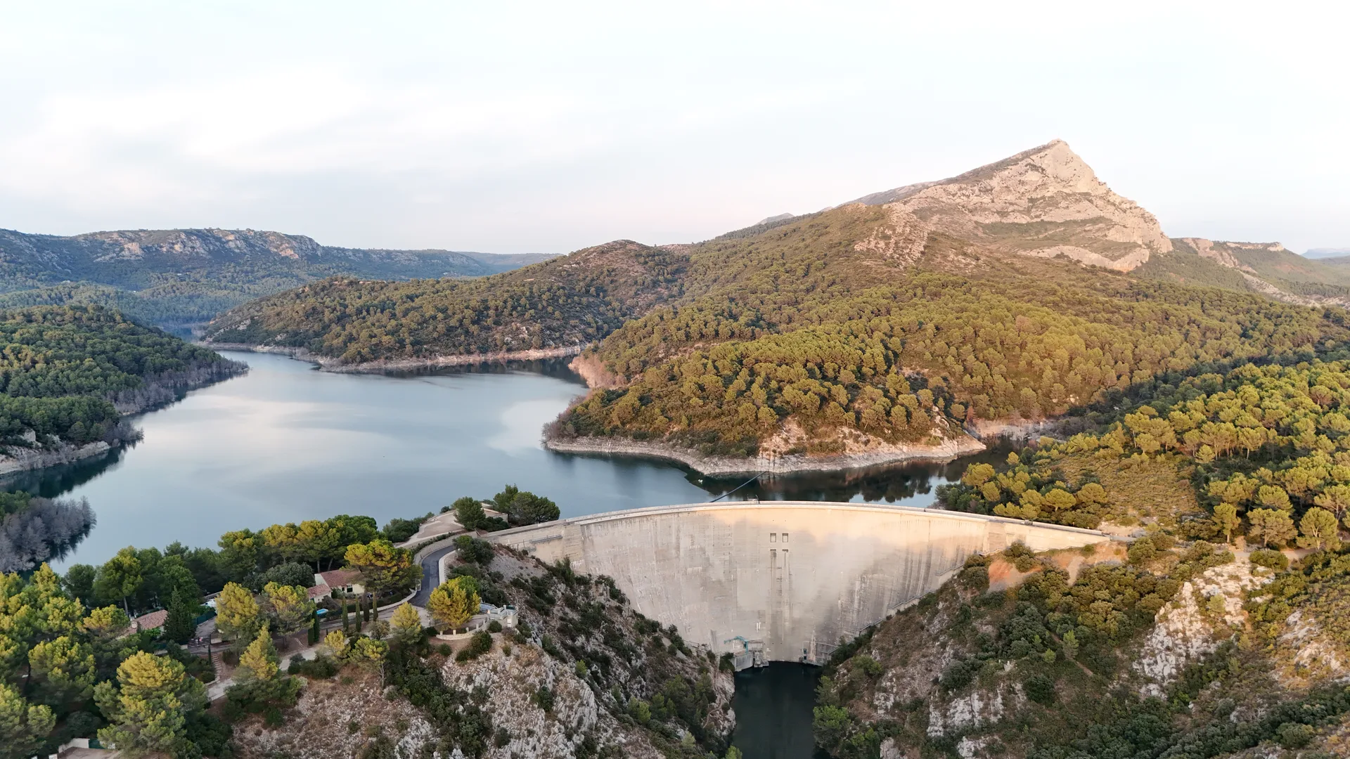 Lac du Bimont à Saint-Marc-Jaumegarde — À 437 m du lac