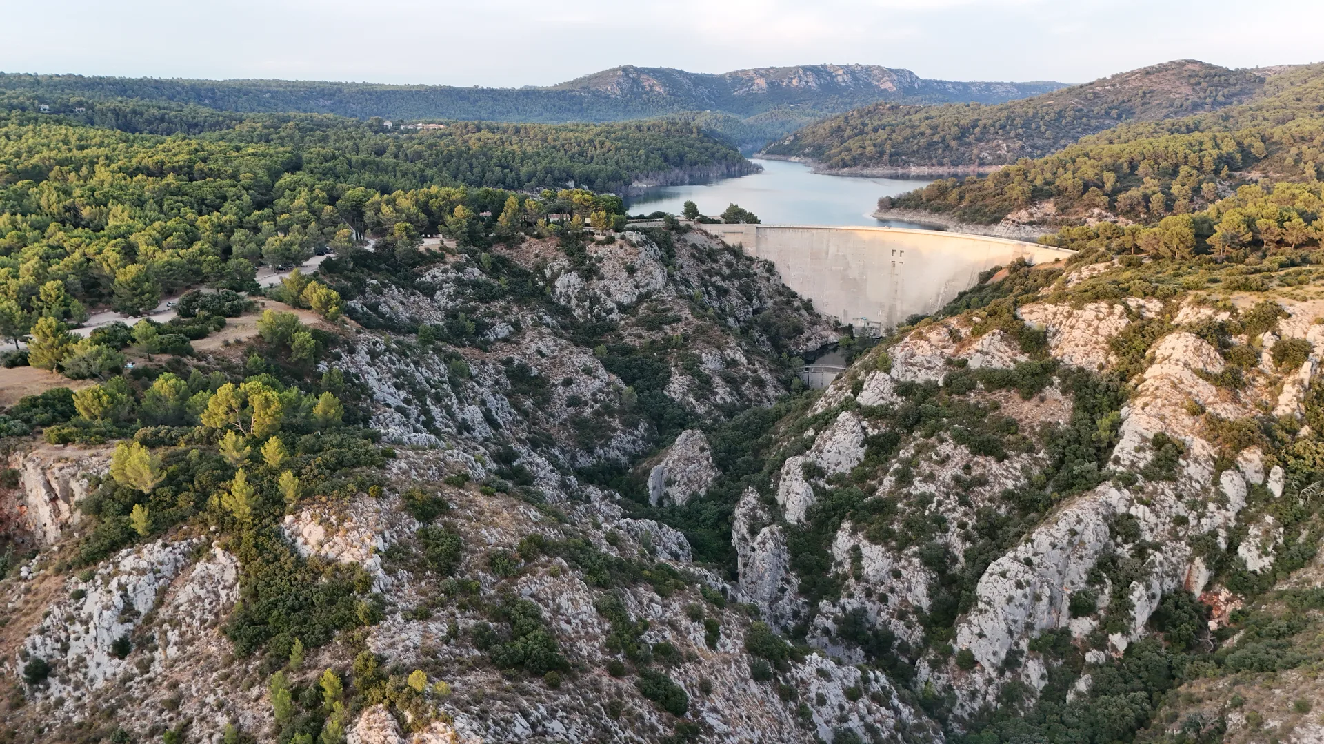 Lac du Bimont à Saint-Marc-Jaumegarde — À 691 m du lac