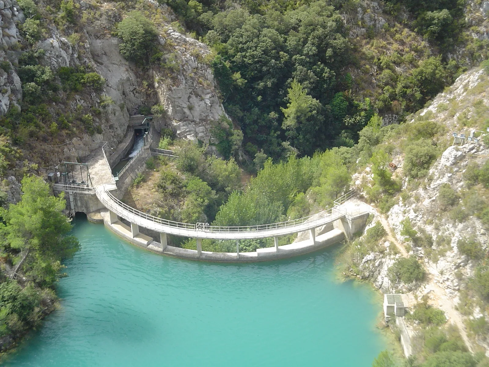 Lac du Bimont à Saint-Marc-Jaumegarde — À 1,0 km du lac