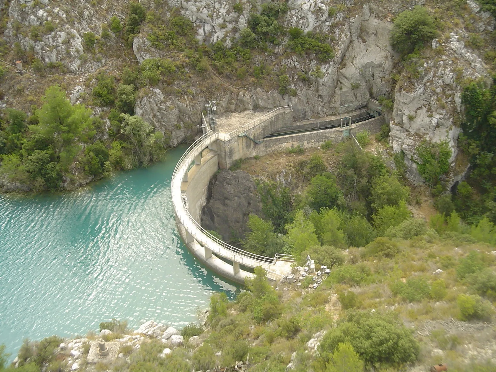 Lac du Bimont à Saint-Marc-Jaumegarde — À 1,0 km du lac