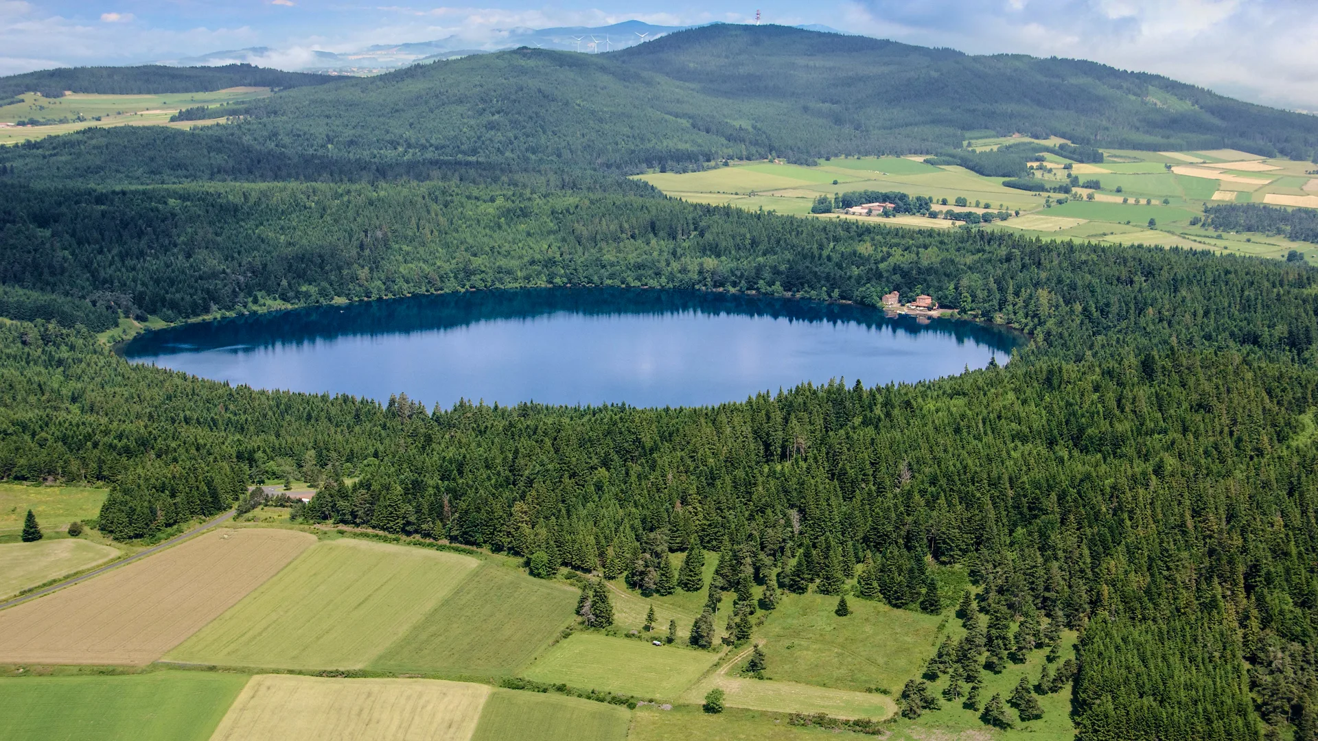 Lac du Bouchet à Le Bouchet-Saint-Nicolas — À 2,3 km du lac