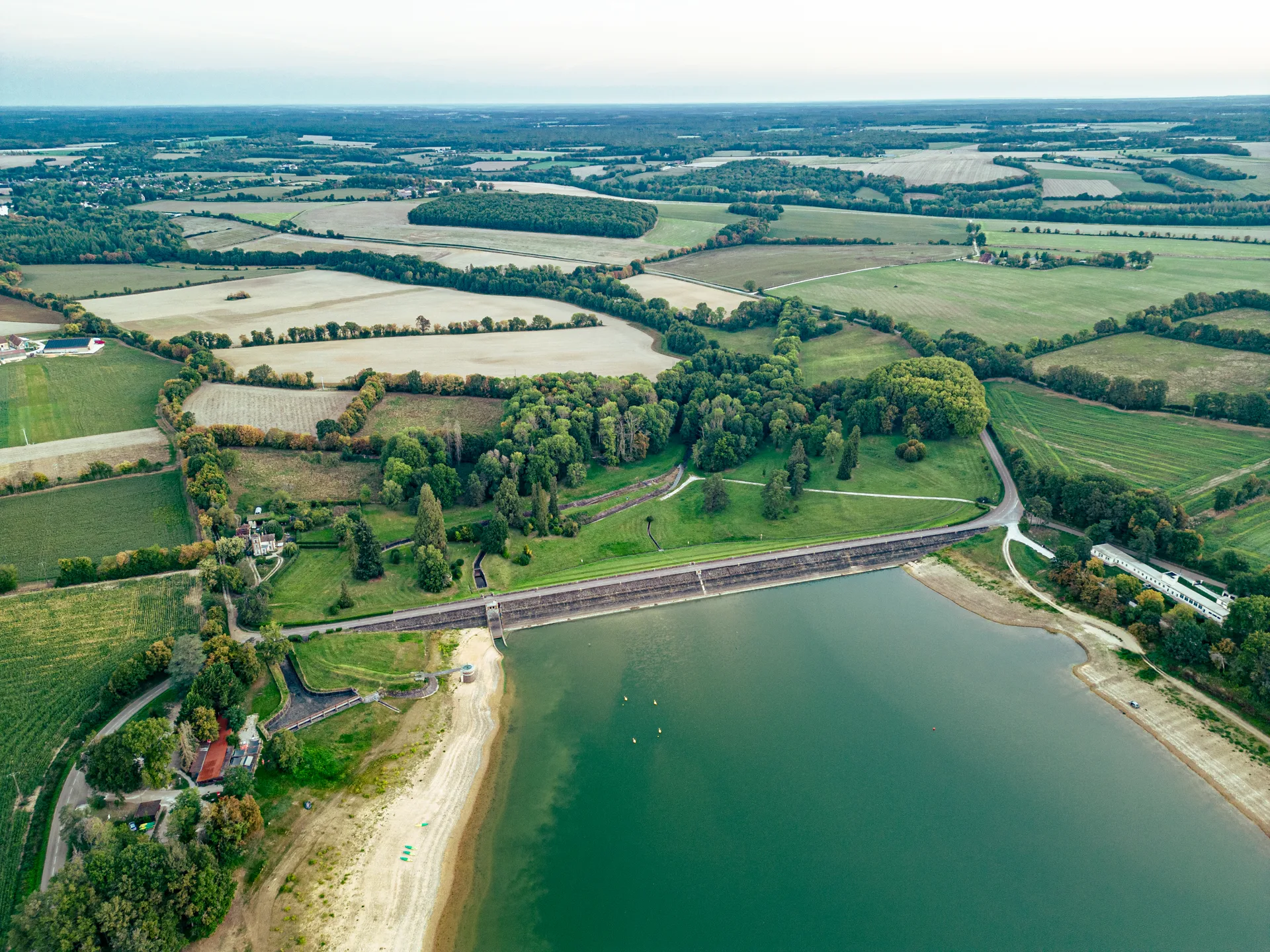 Lac du Bourdon à Saint-Fargeau — À 348 m du lac