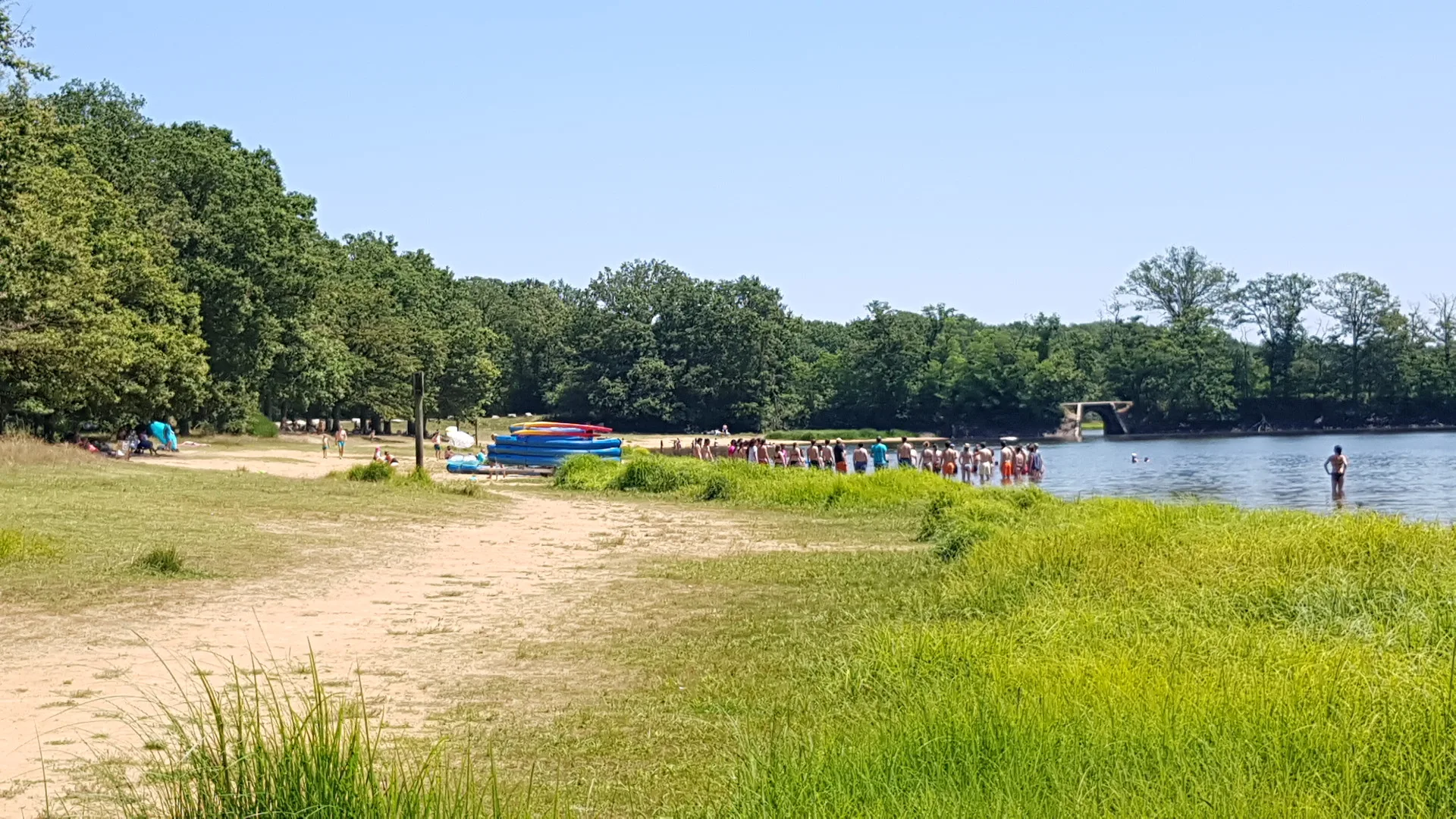 Lac du Bourdon à Saint-Fargeau — À 2,1 km du lac