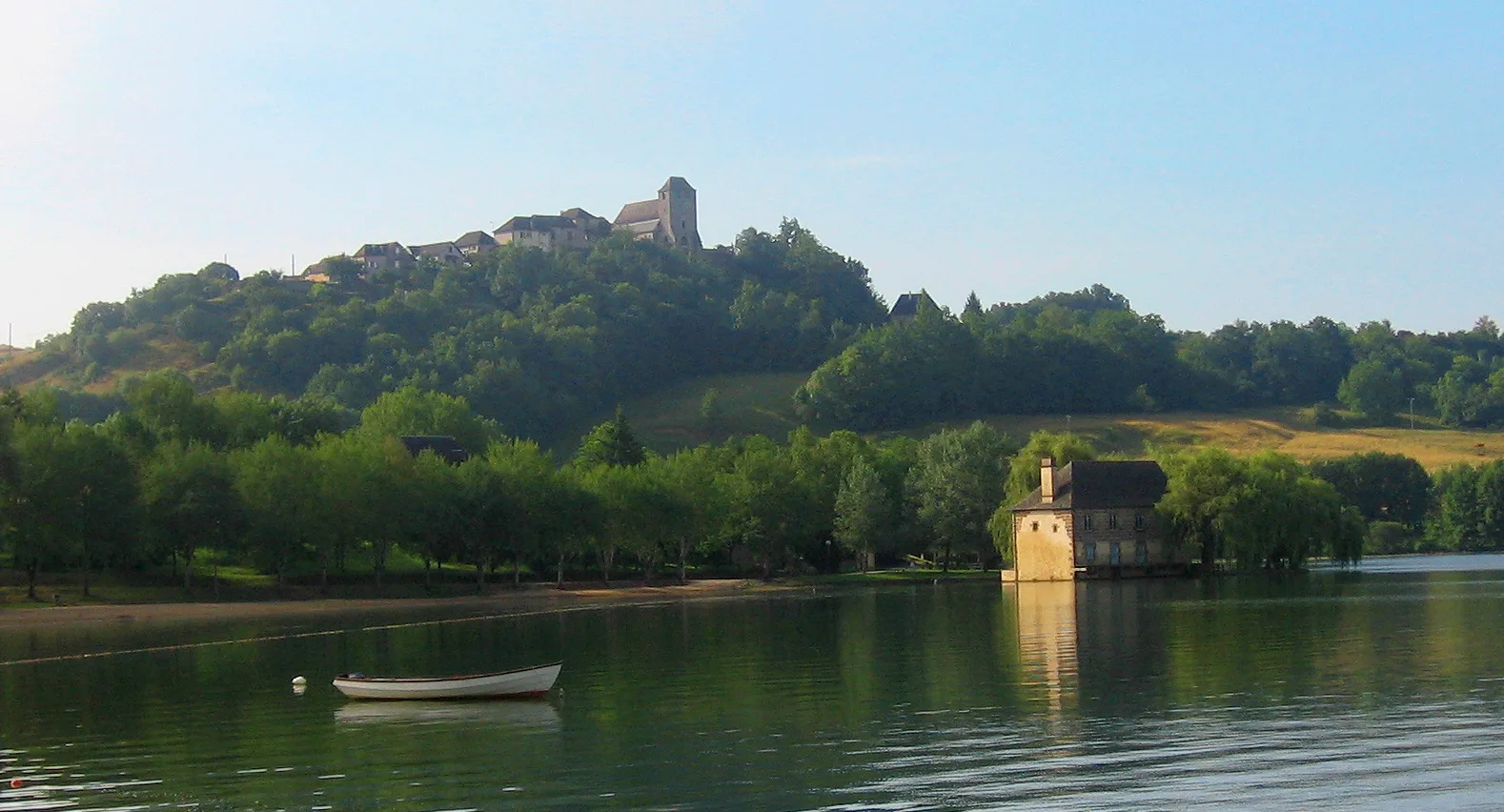 Lac du Causse à Lissac-sur-Couze — À 2,2 km du lac