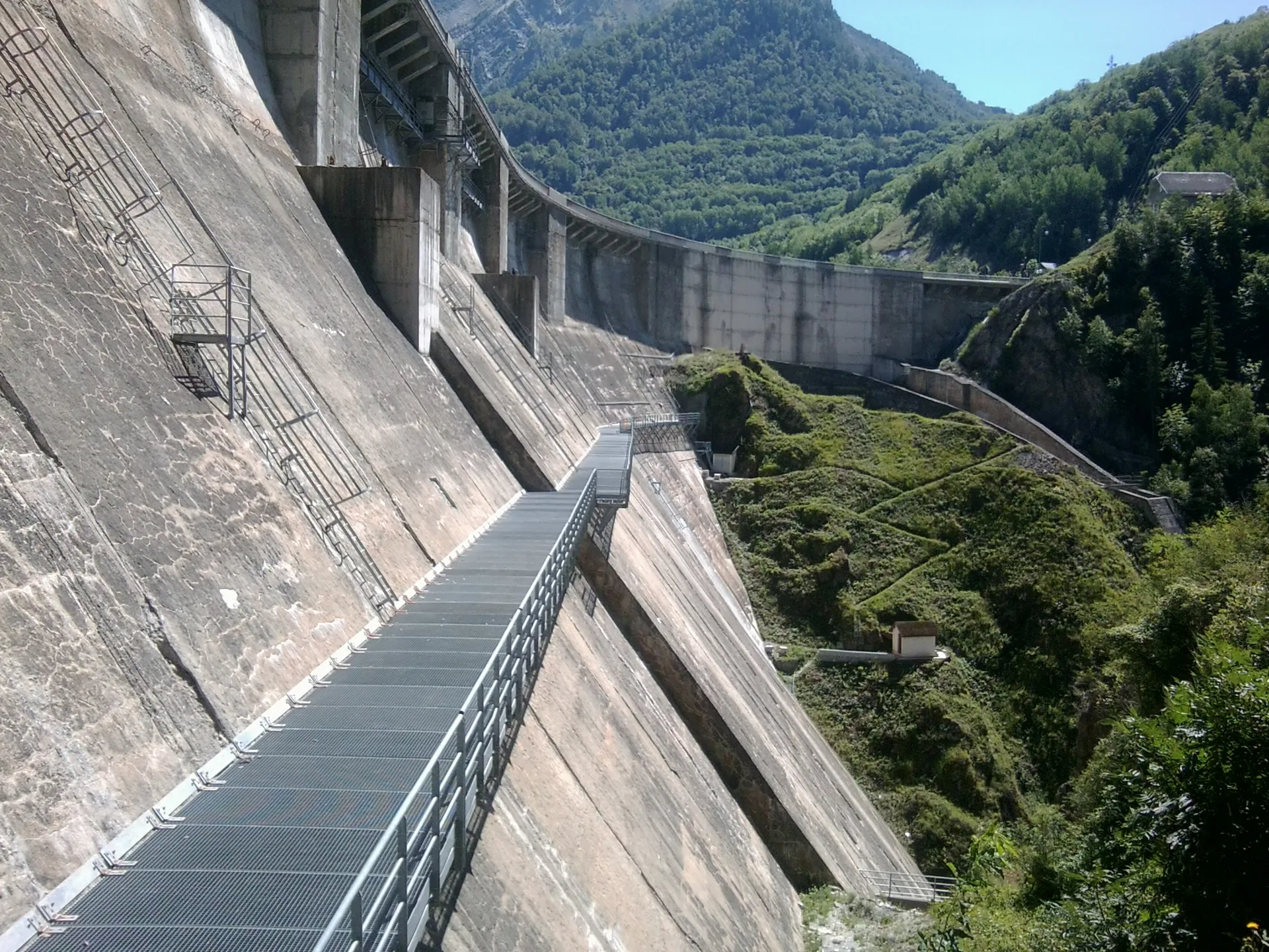 Lac du Chambon à Mizoën — À 285 m du lac