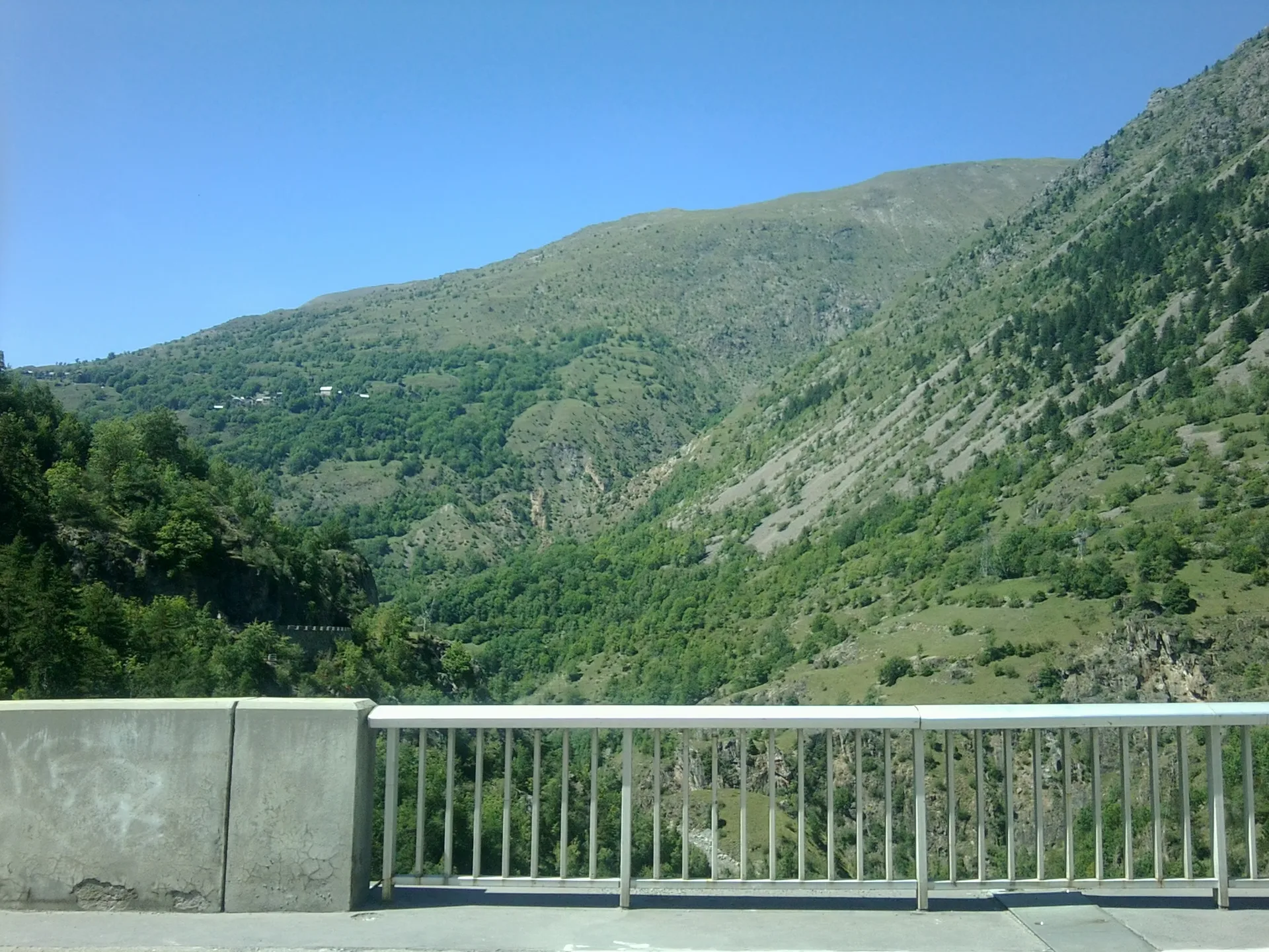 Lac du Chambon à Mizoën — À 322 m du lac