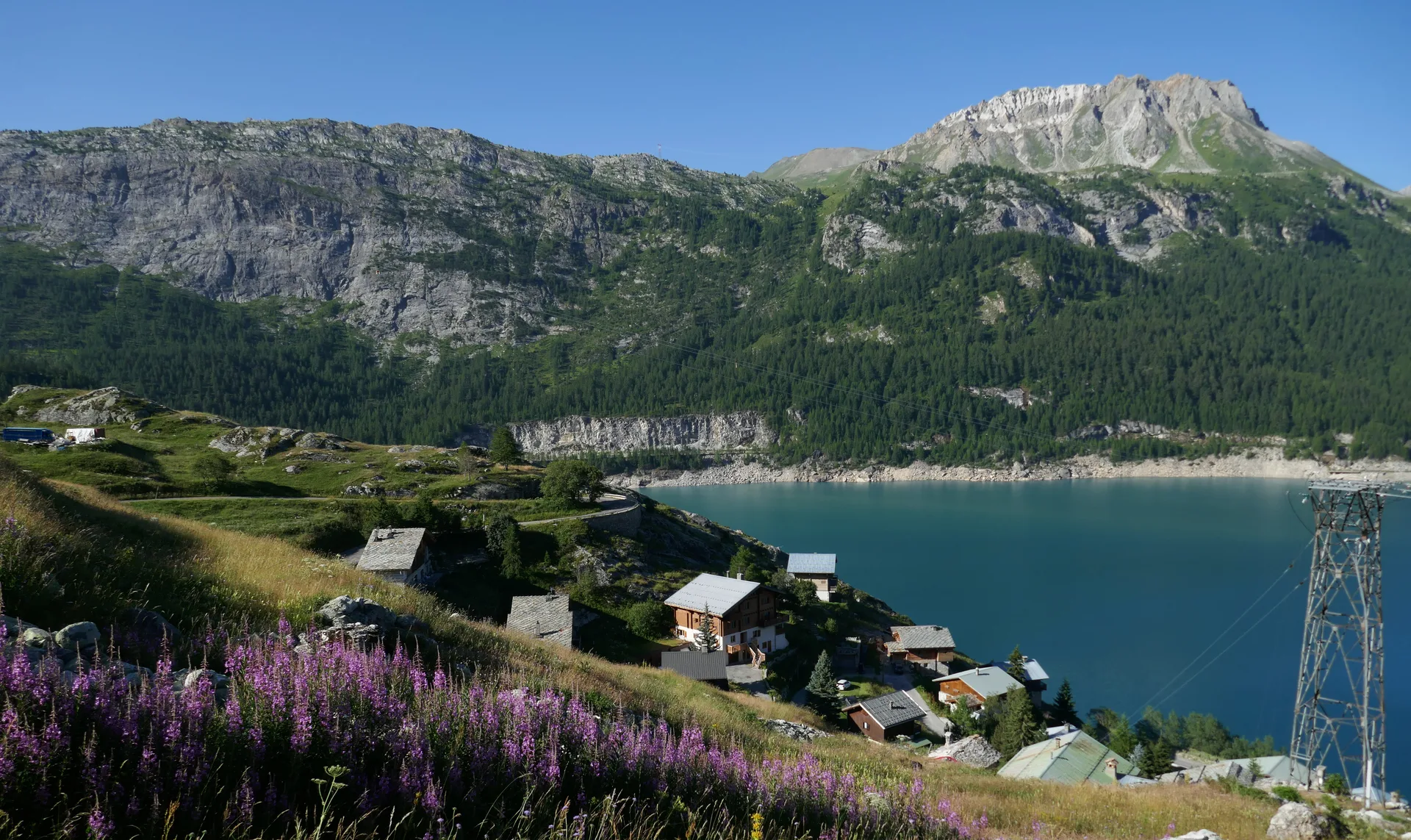 Lac du Chevril à Tignes — À 235 m du lac