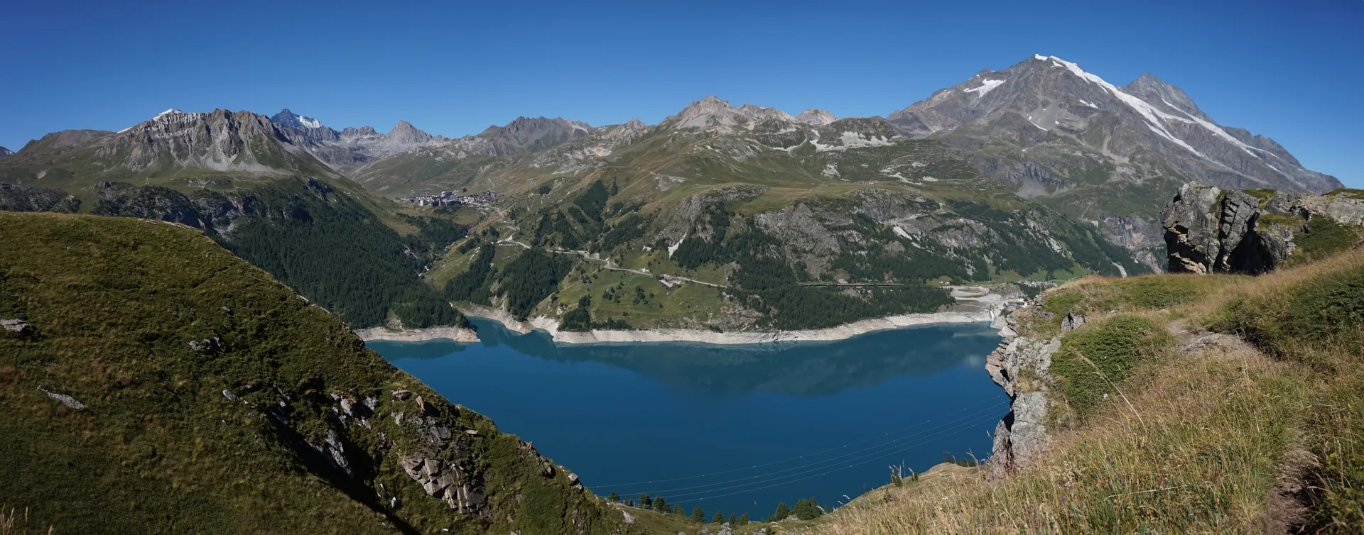 Lac du Chevril à Tignes — À 701 m du lac