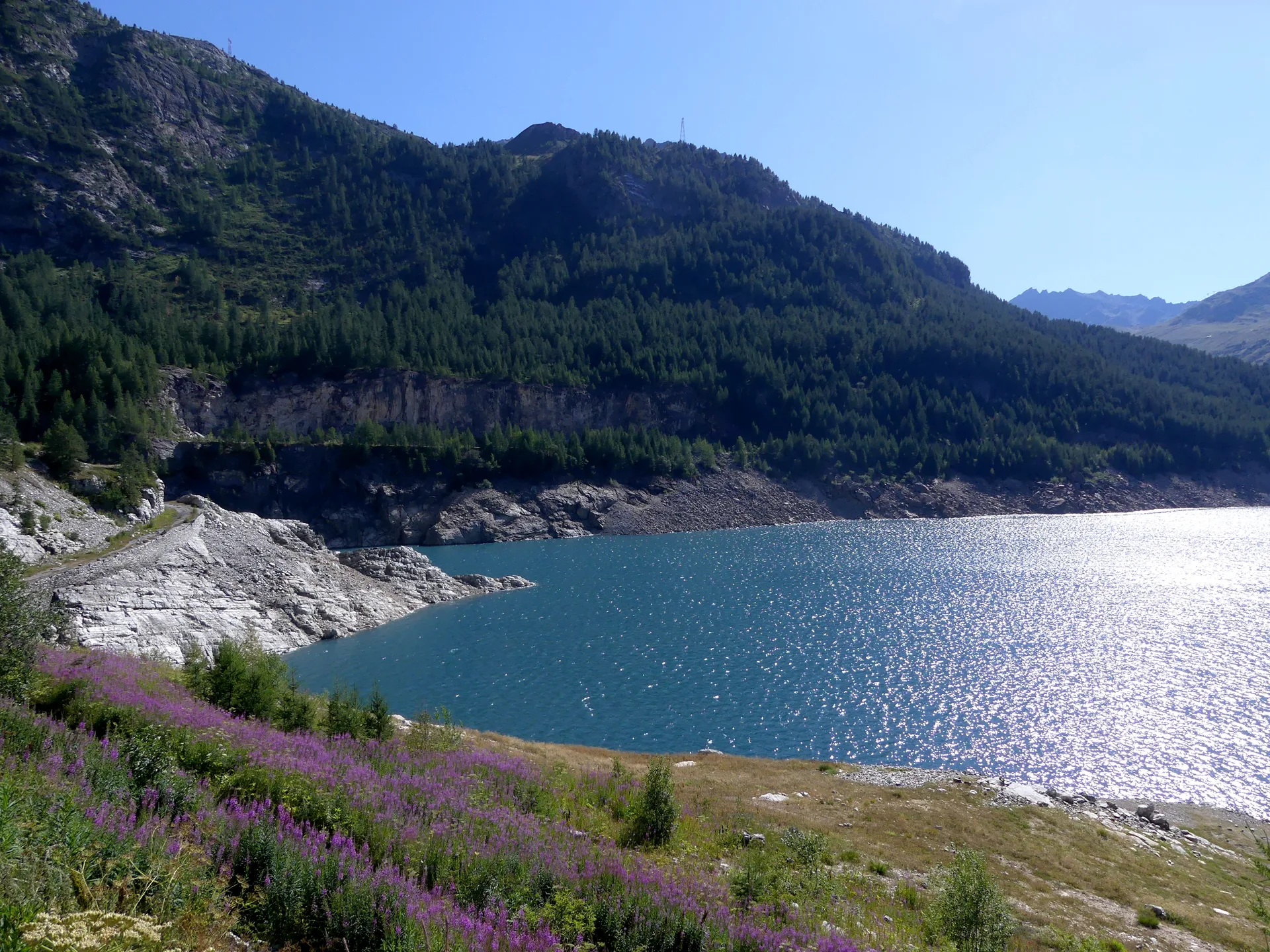 Lac du Chevril à Tignes — À 715 m du lac