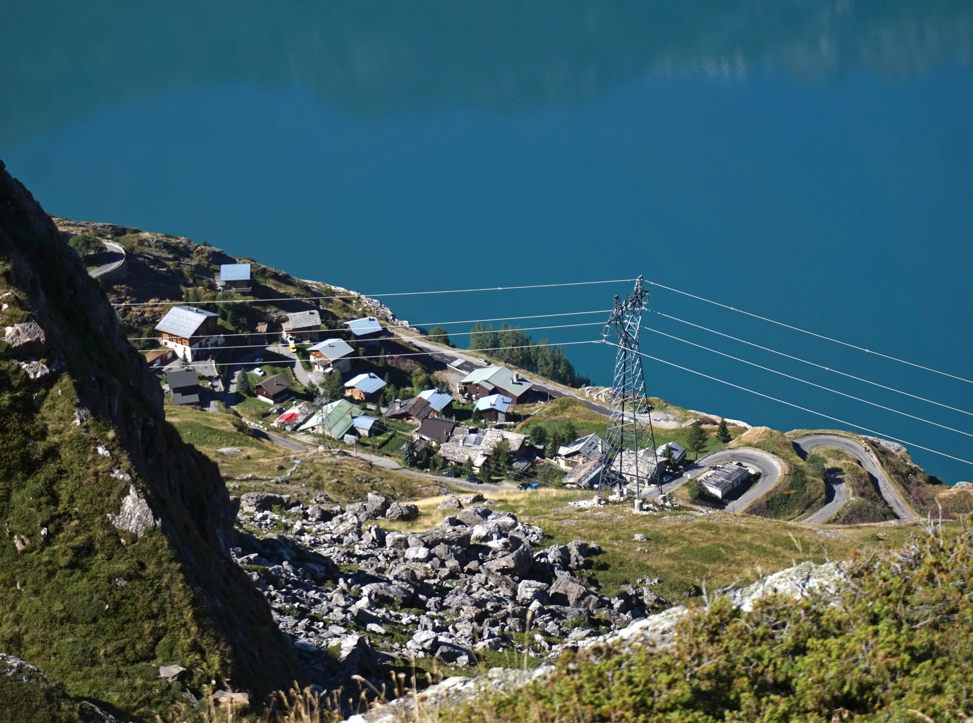Lac du Chevril à Tignes — À 733 m du lac