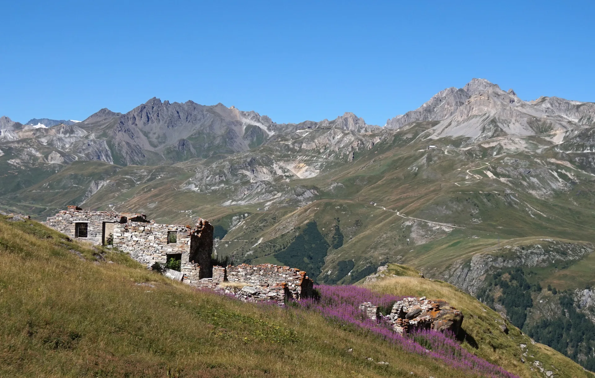 Lac du Chevril à Tignes — À 934 m du lac