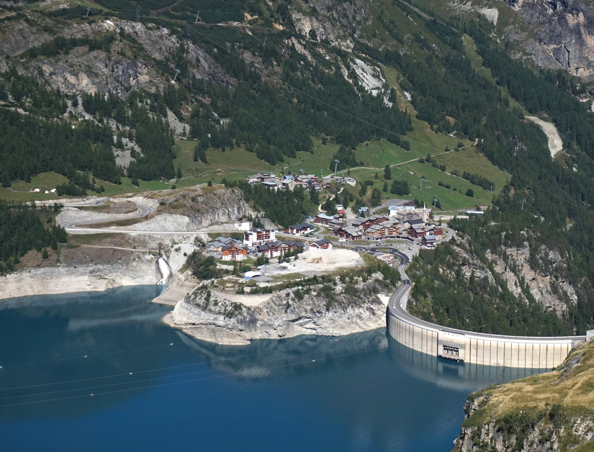 Lac du Chevril à Tignes — À 1,1 km du lac