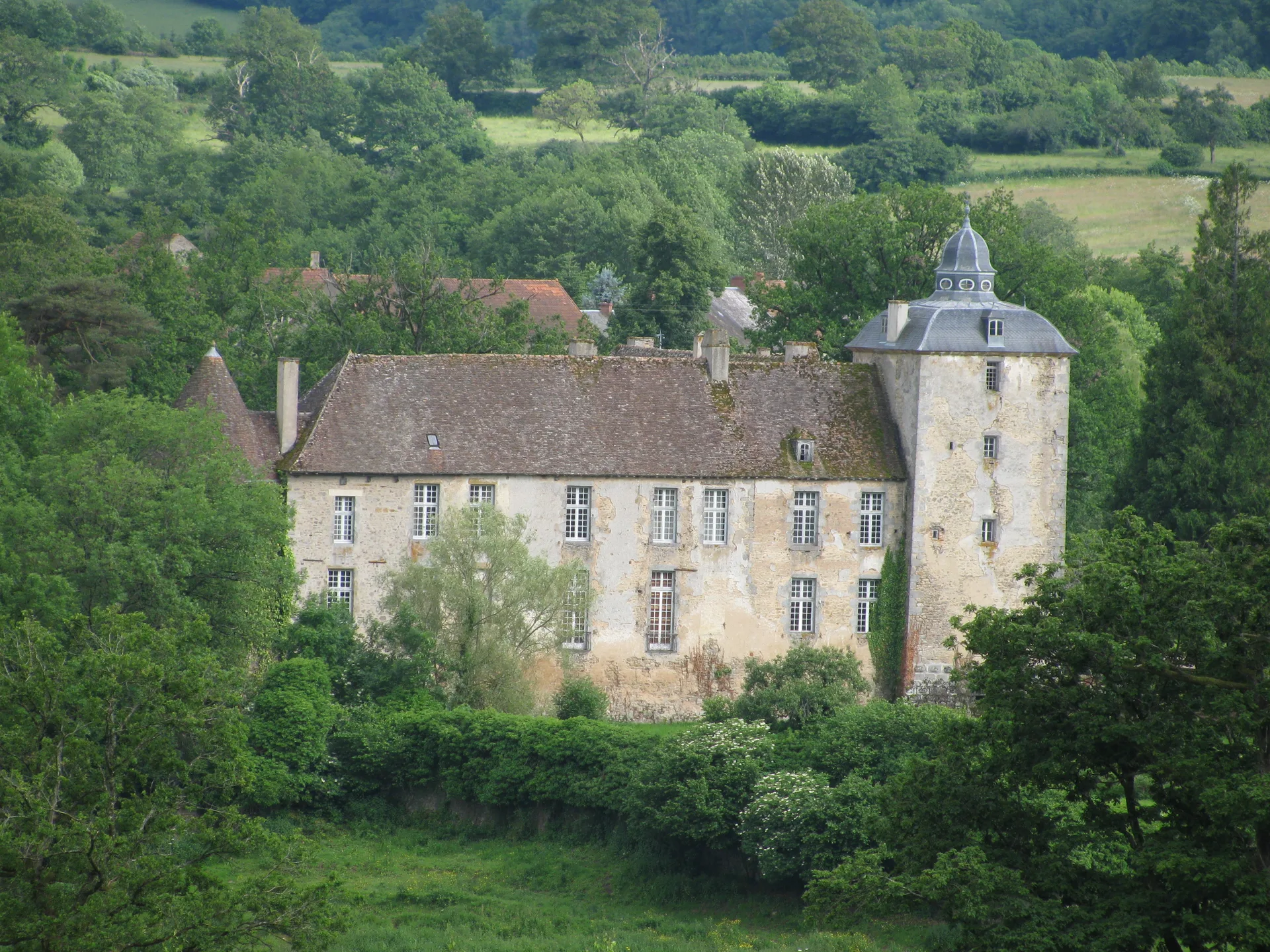 Lac du Crescent à Marigny-l'Église — À 3,2 km du lac