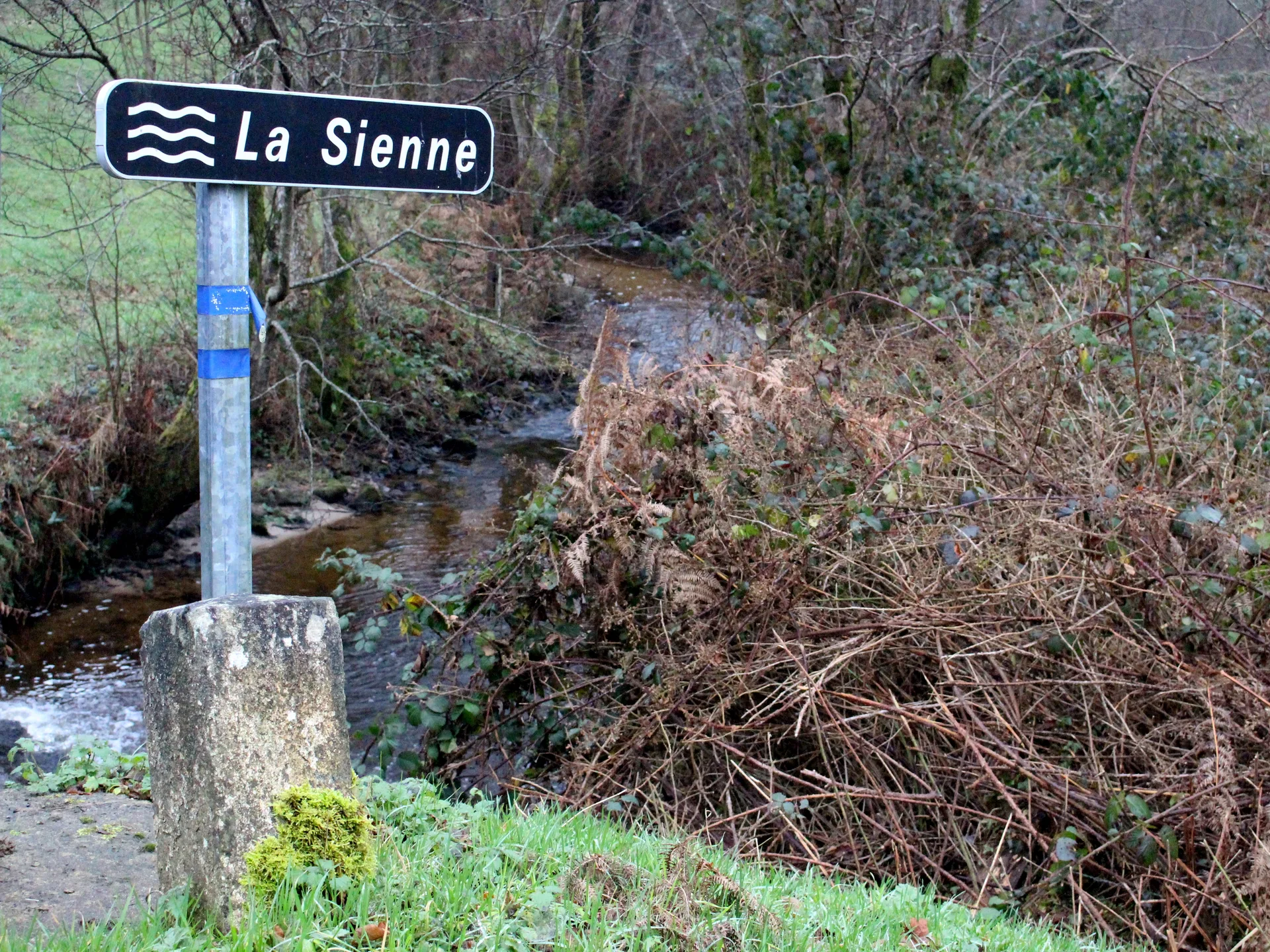 Lac du GAST à Noues de Sienne — À 3,5 km du lac