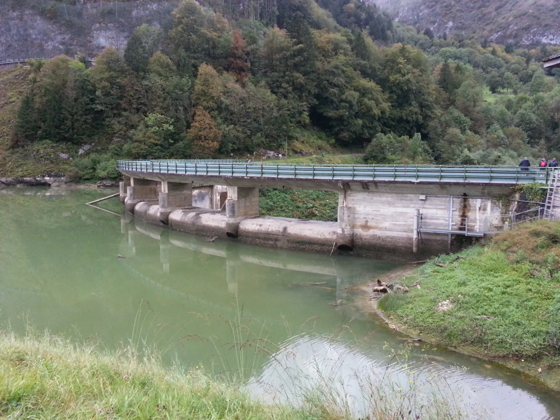 Lac du Jotty à La Baume — Sur le lac