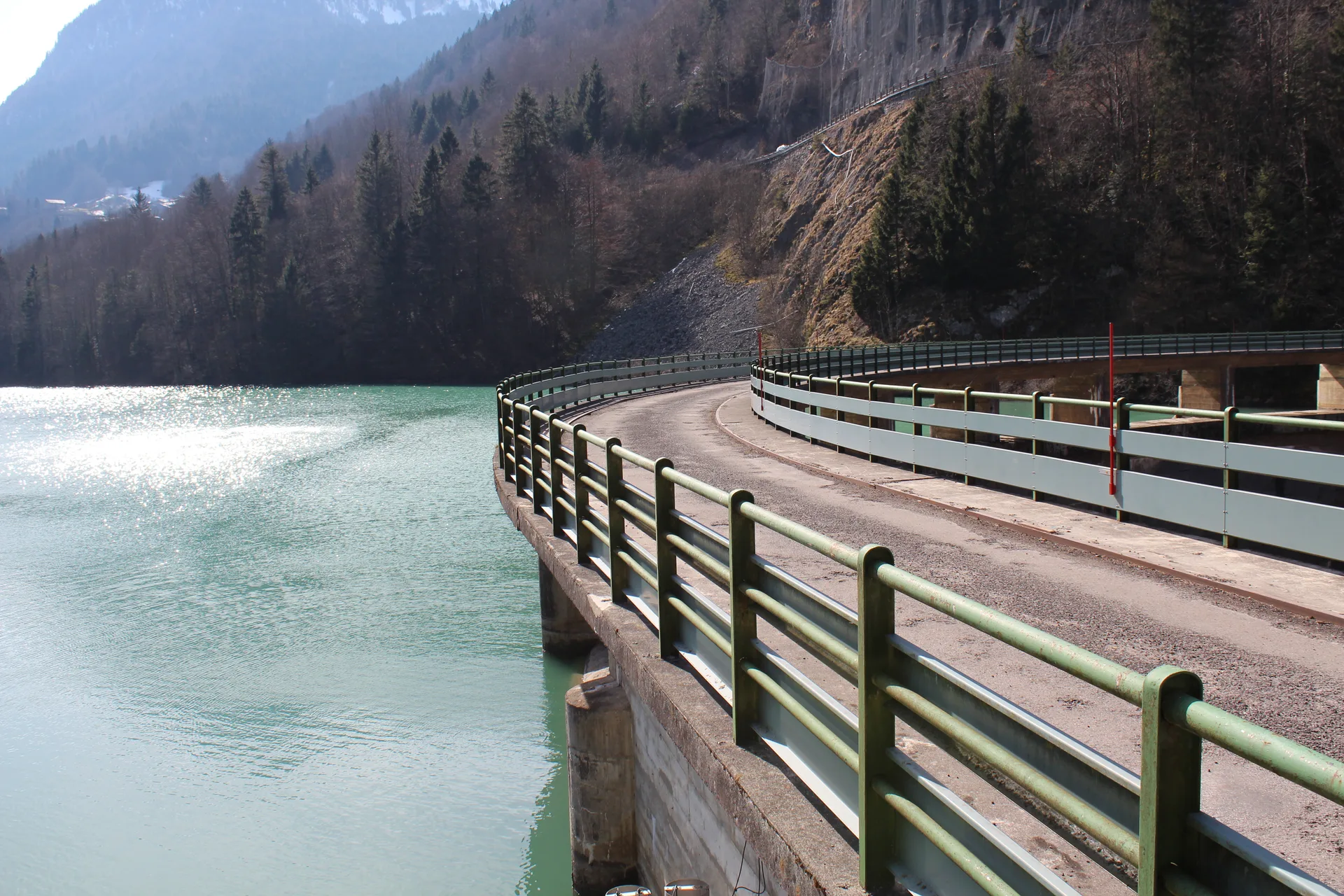 Lac du Jotty à La Baume — Sur le lac