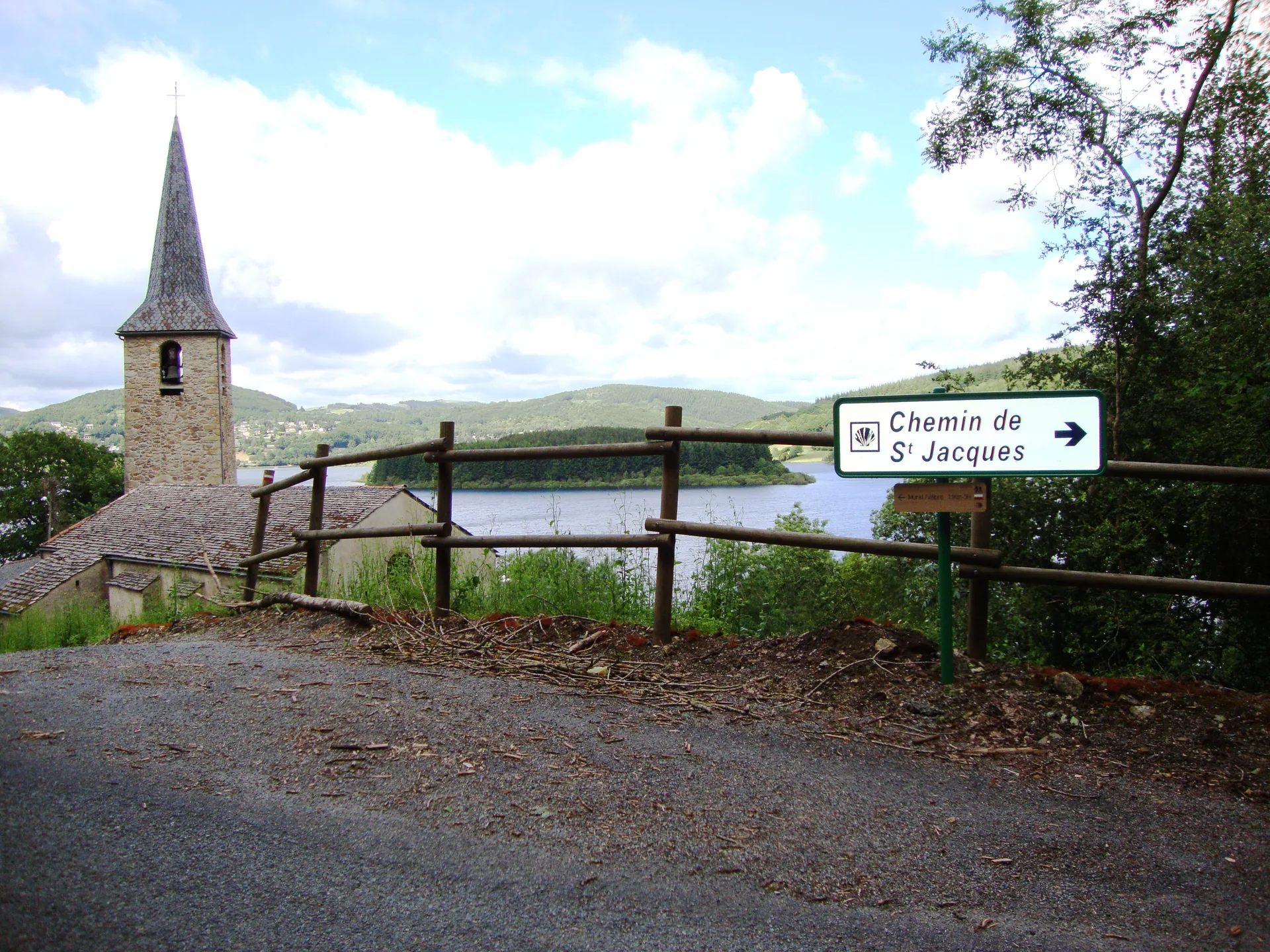 Lac du Laouzas à Nages — À 1,8 km du lac