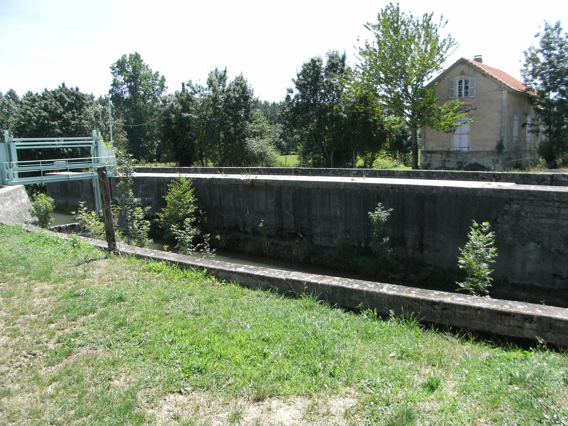 Lac du Mignon à Saint-Hilaire-la-Palud — À 2,7 km du lac