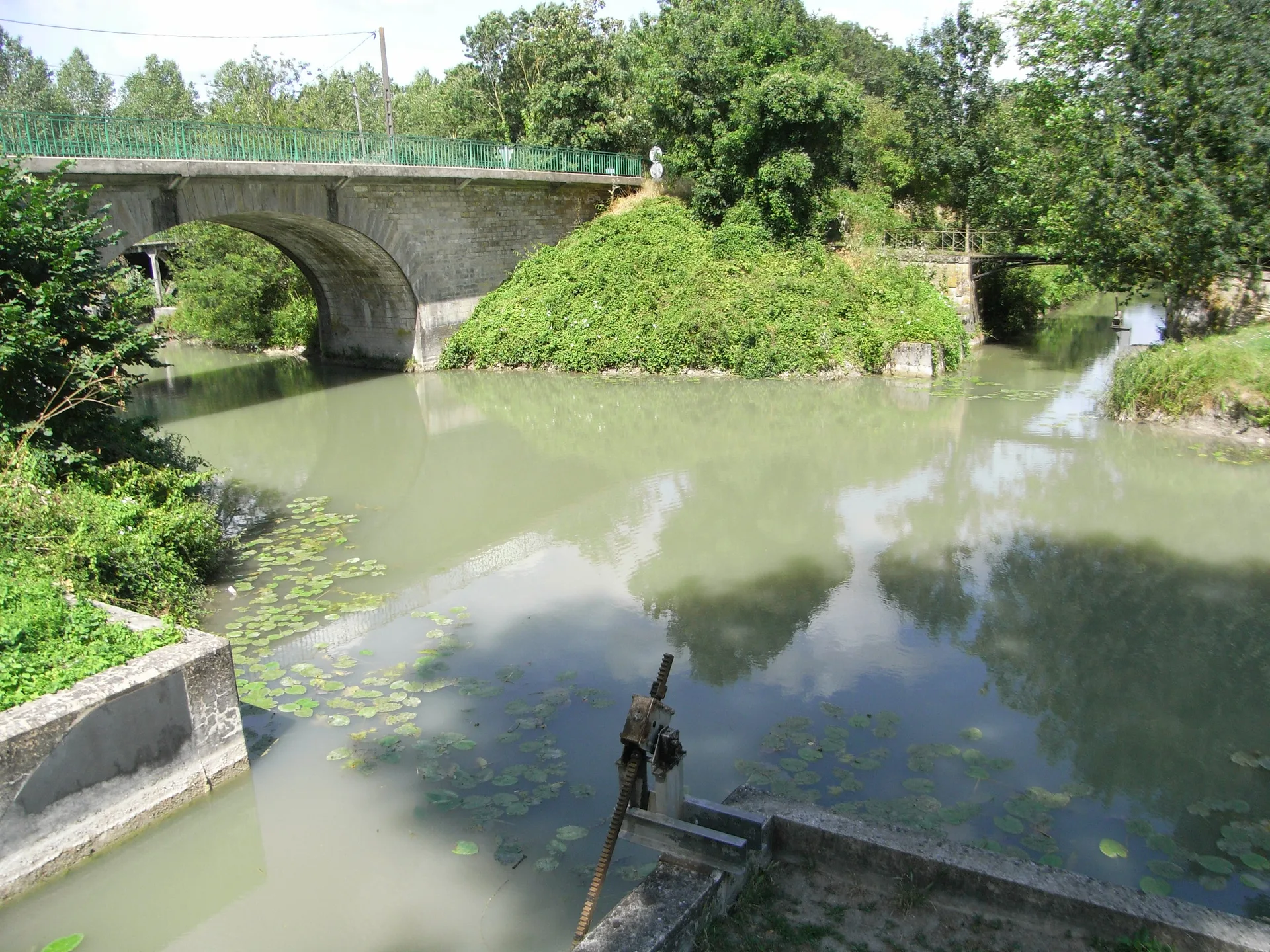 Lac du Mignon à Saint-Hilaire-la-Palud — À 256 m du lac