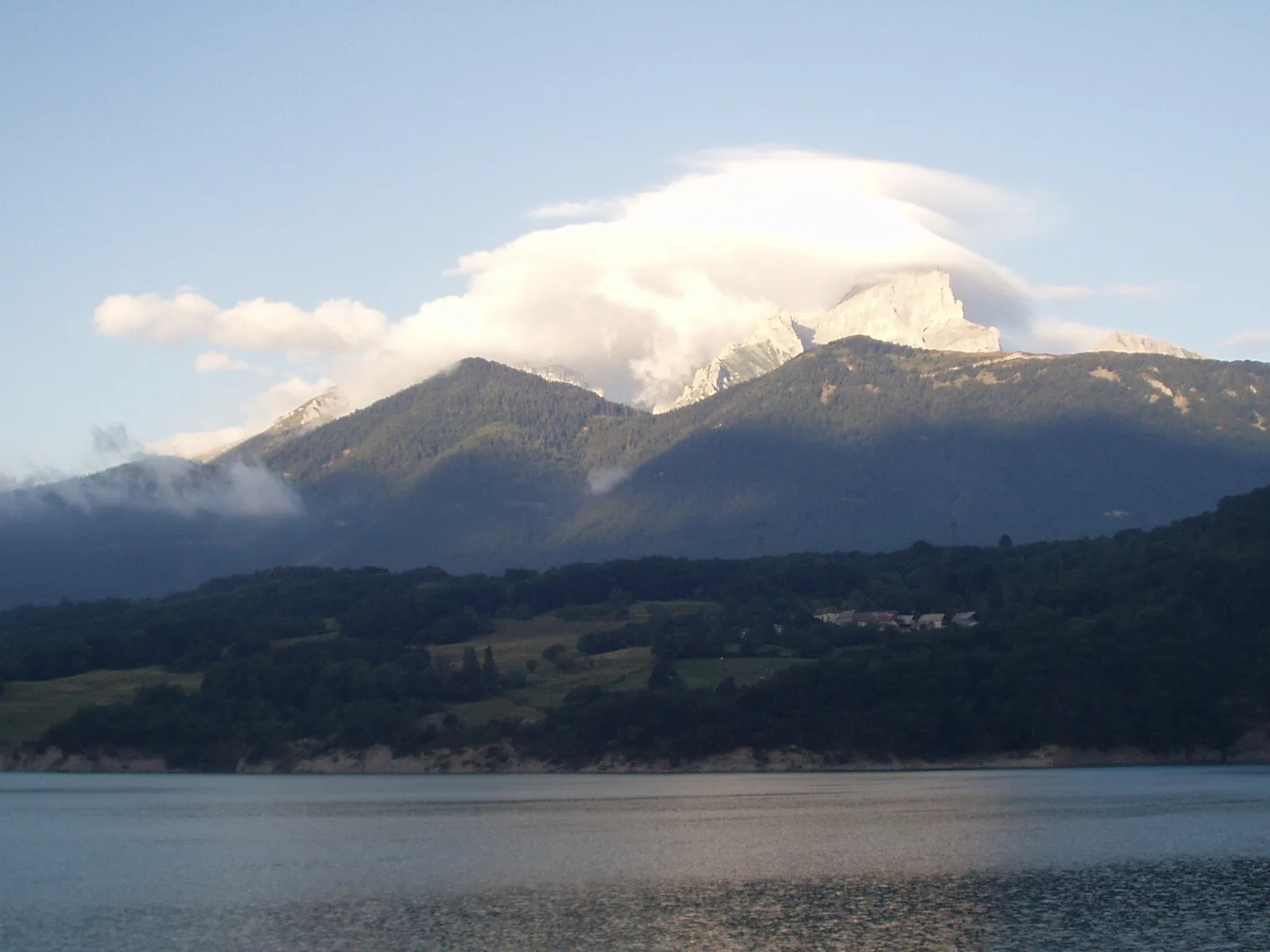 Lac du Sautet à Corps — Sur le lac