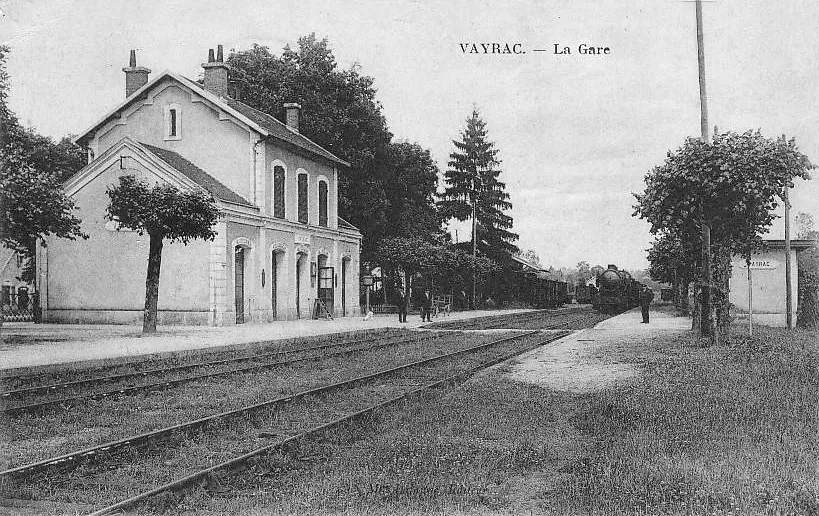 Lac sur la Dordogne à Vayrac — À 1,4 km du lac