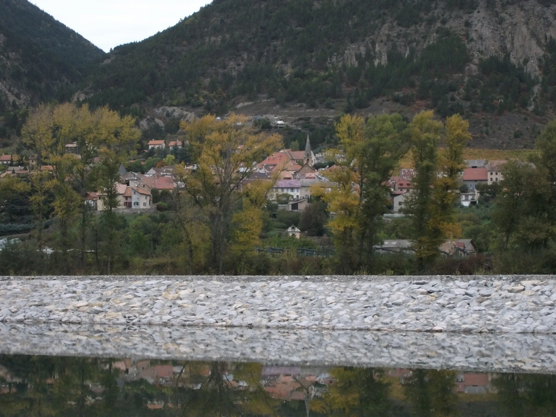Lacs de Crupillouse à Piégut — À 1,9 km du lac
