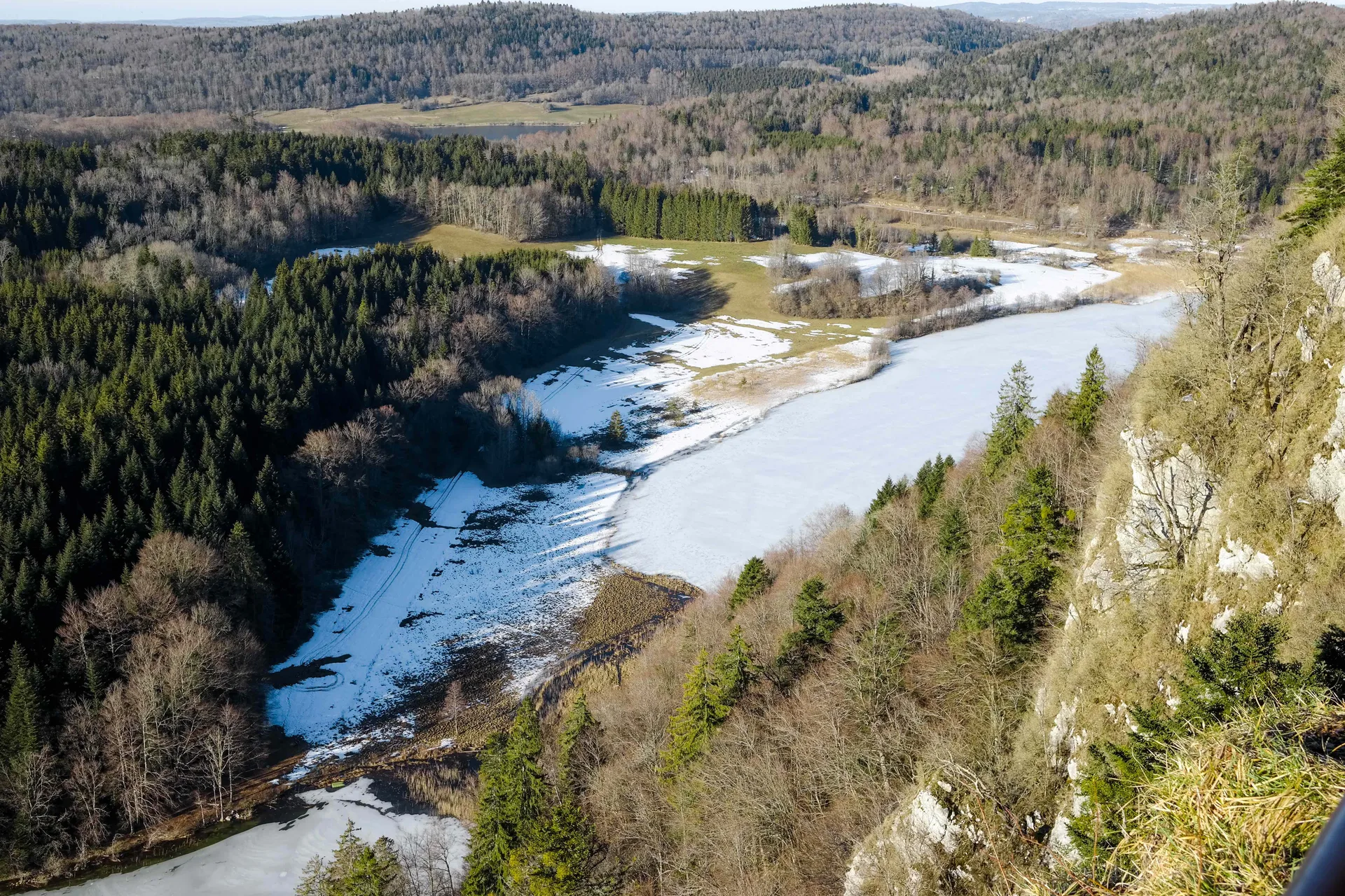 Lacs de Maclu à La Chaux-du-Dombief — À 577 m du lac