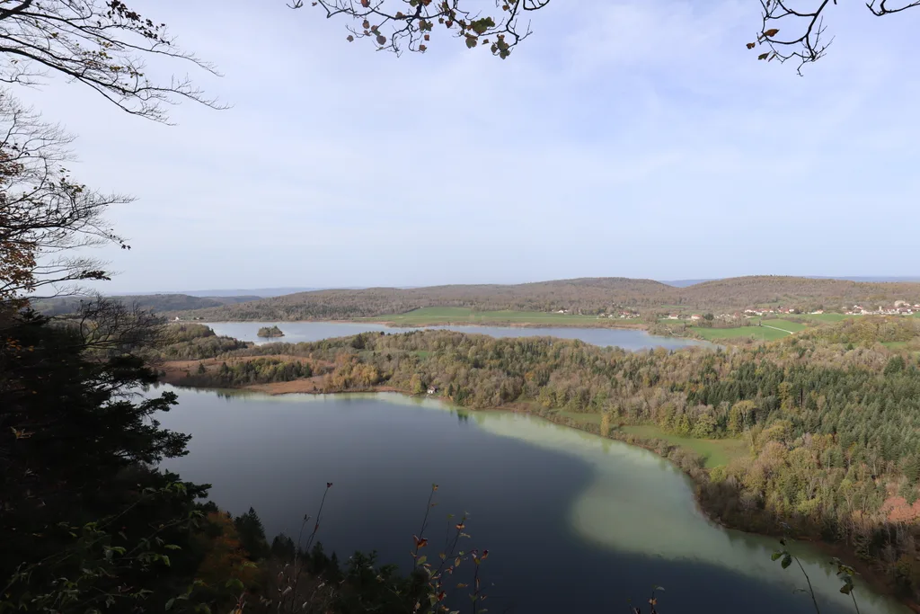 Lacs de Maclu, La Chaux-du-Dombief
