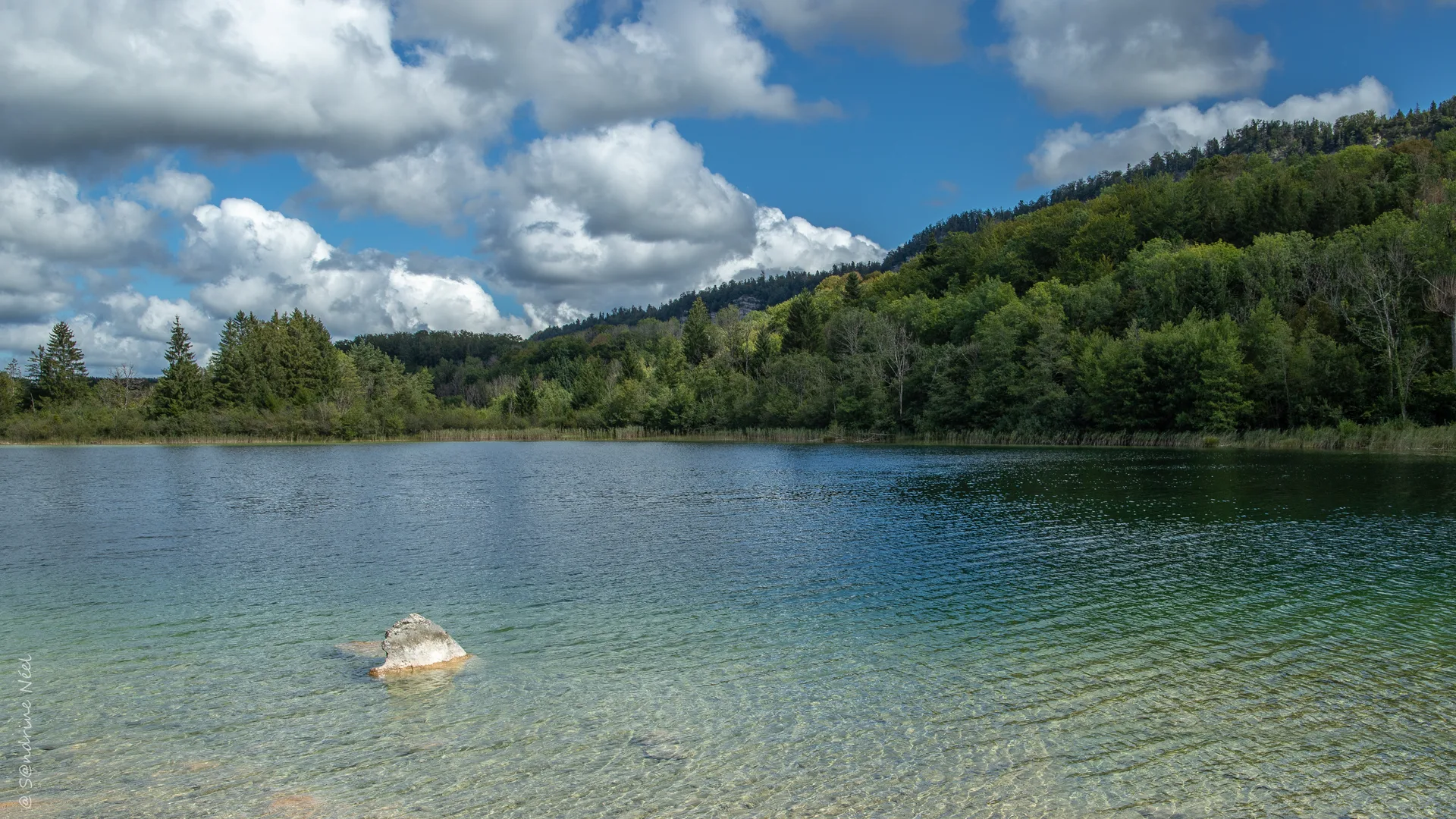 Lacs de Maclu à La Chaux-du-Dombief — À 1,3 km du lac