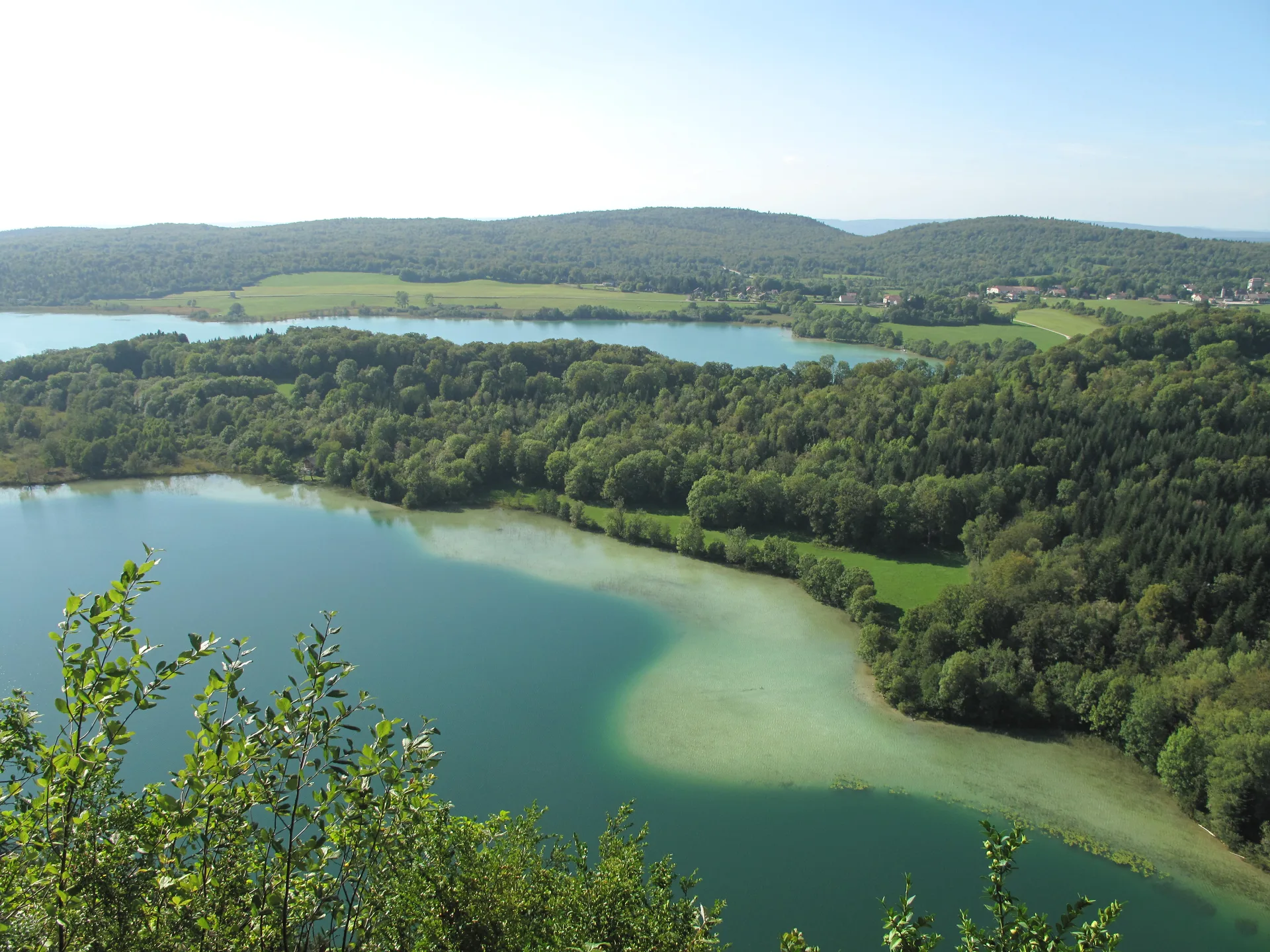 Lacs de Maclu à La Chaux-du-Dombief — À 465 m du lac