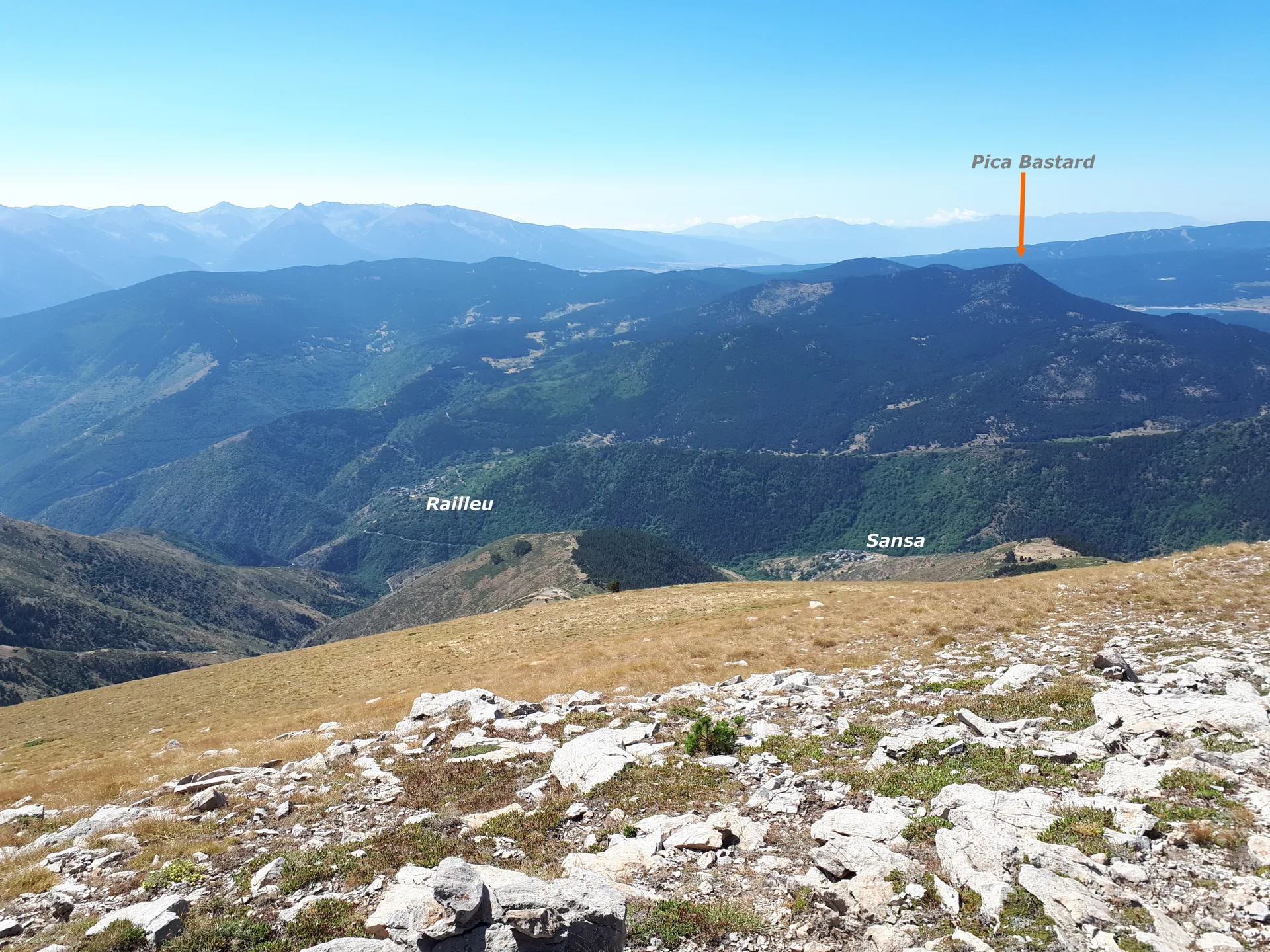 Lacs de Madres 2087 m à Olette — À 2,0 km du lac