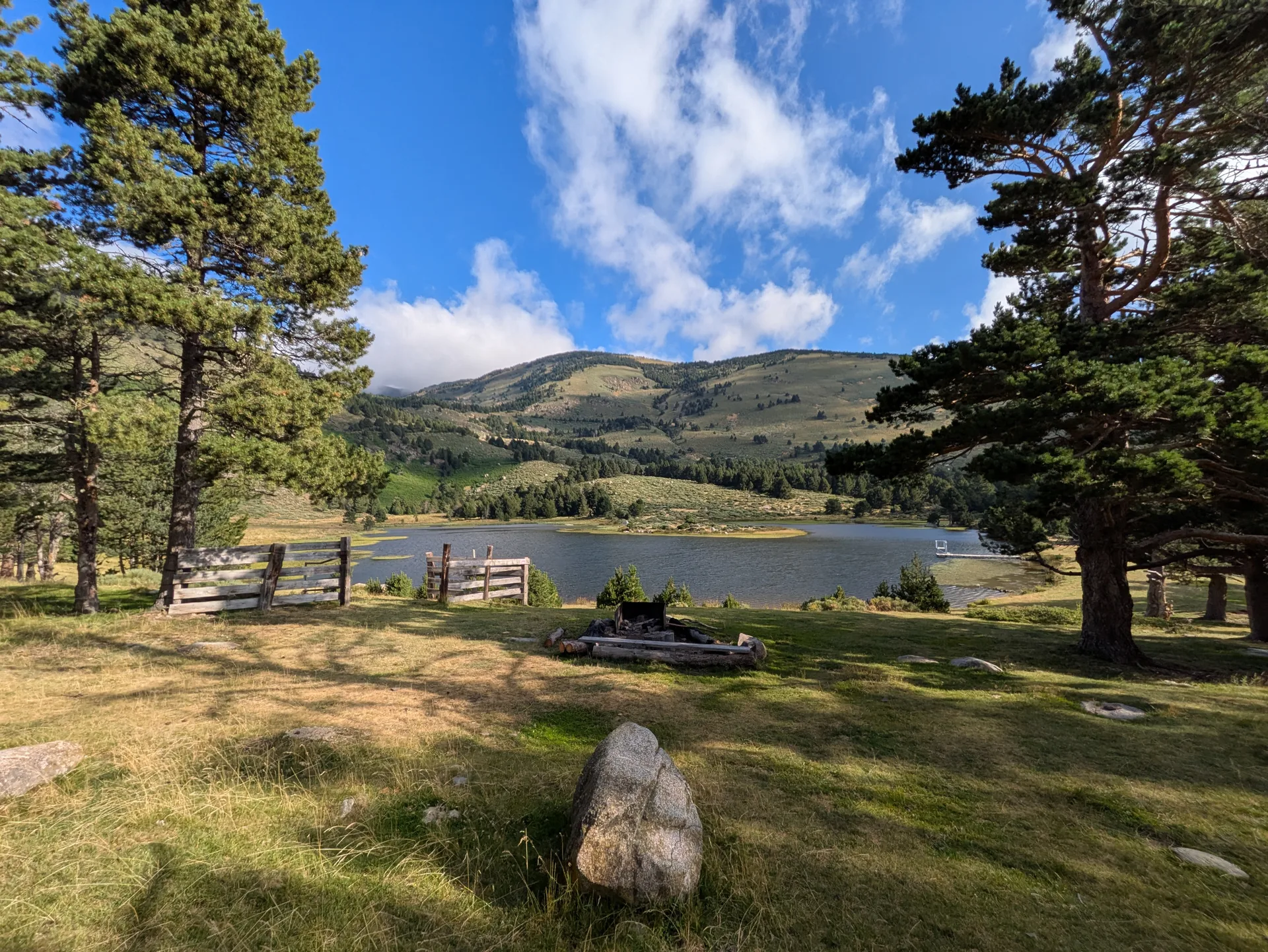 Lacs de Madres 2087 m à Olette — À 2,1 km du lac