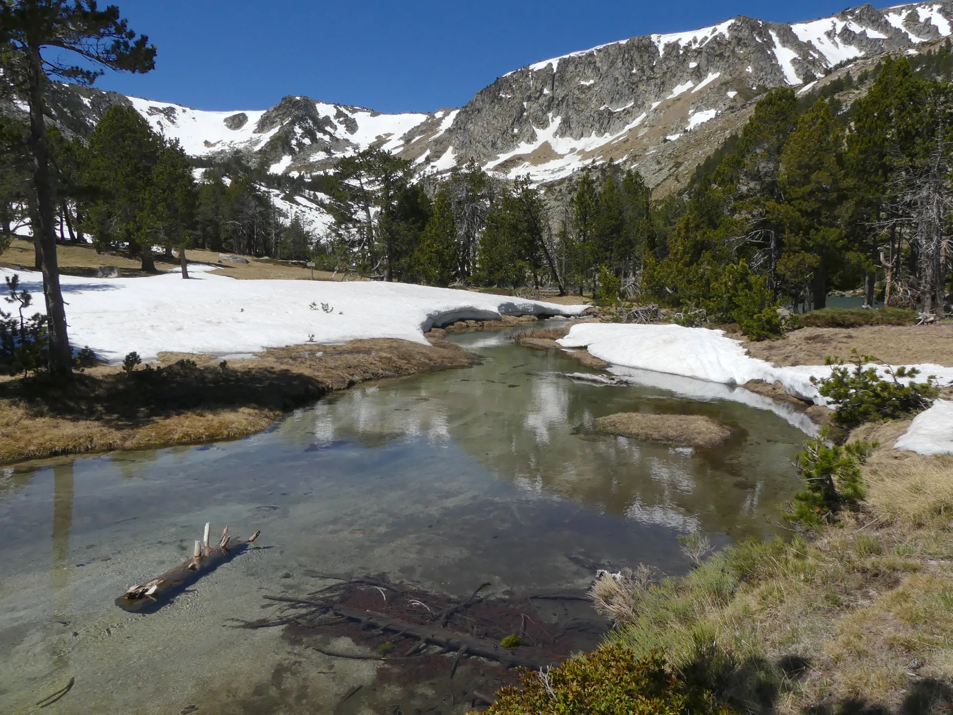 Lacs de Madres 2087 m à Olette — À 1,3 km du lac