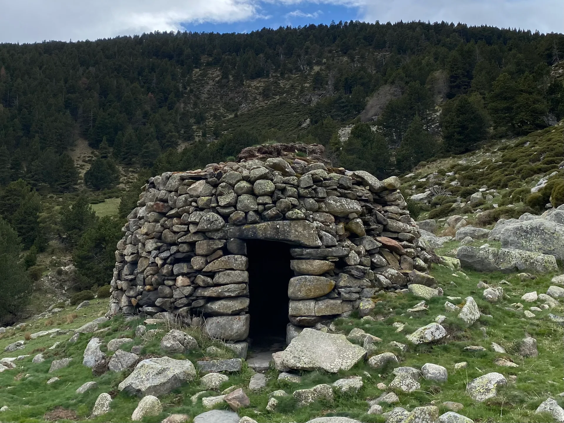 Lacs de Madres 2087 m à Olette — À 1,7 km du lac