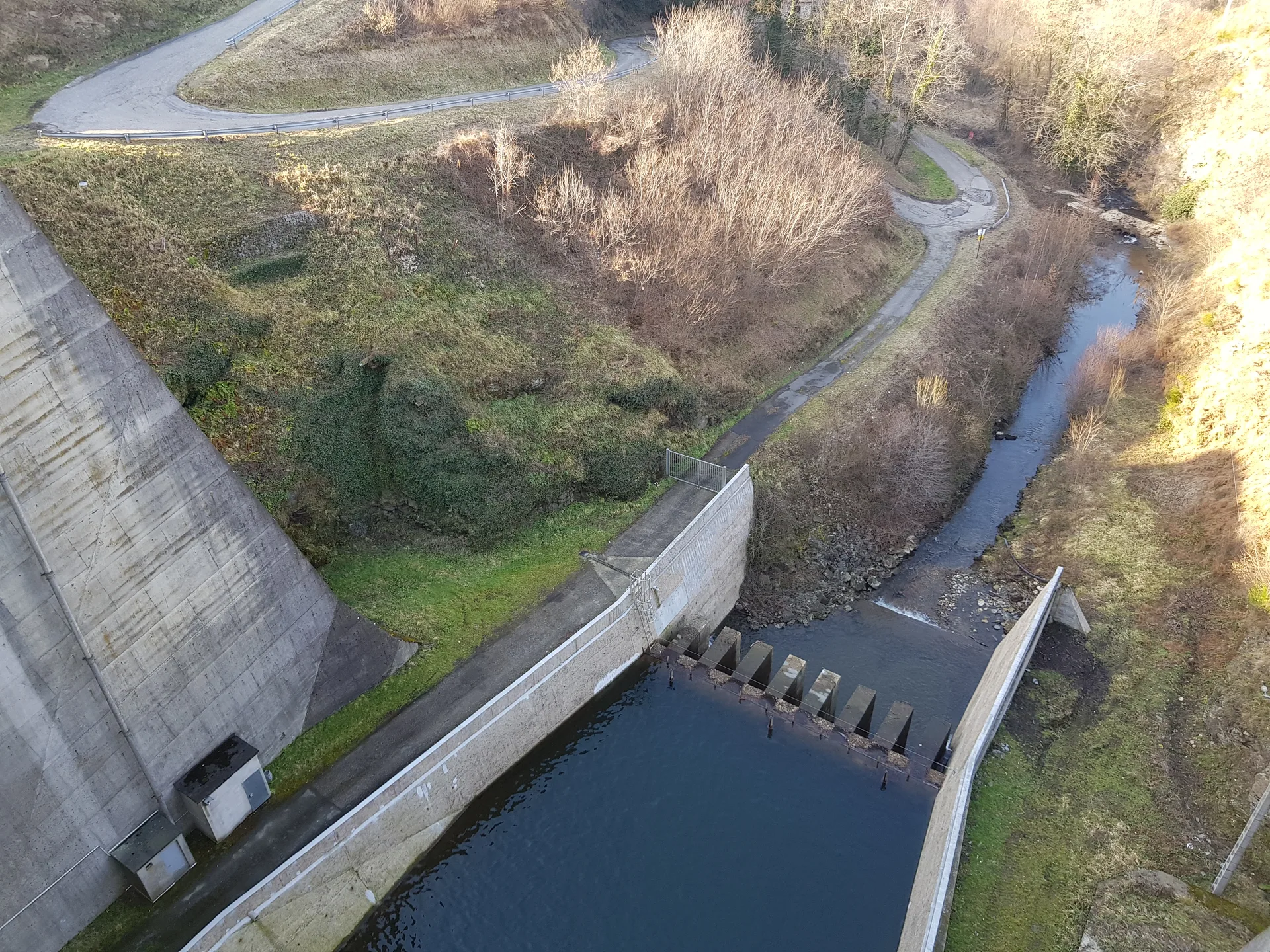 Lacs de Saint Chamond barrage de Soulage à La Valla-en-Gier — Sur le lac