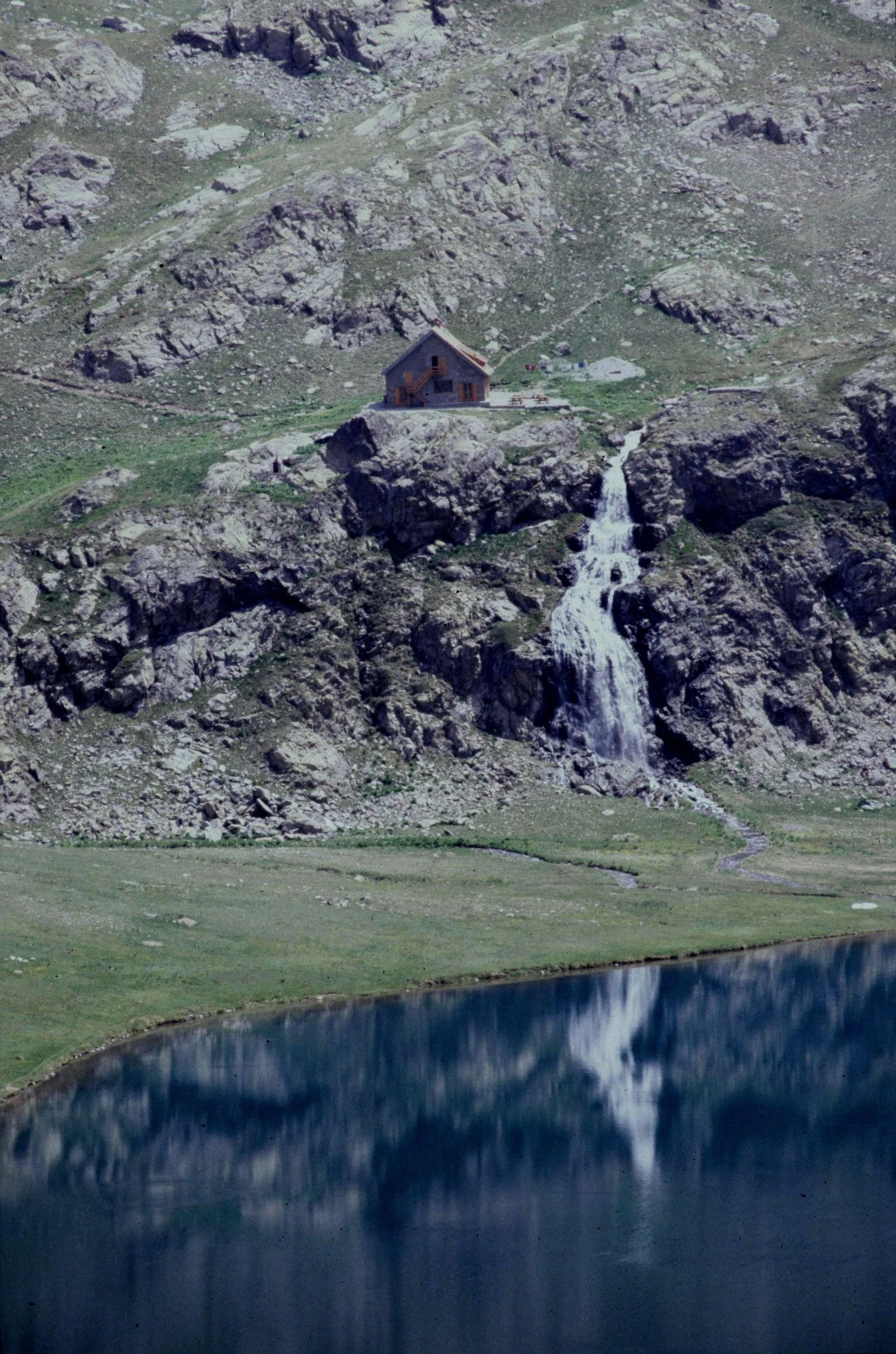 Lacs de Vens à Saint-Étienne-de-Tinée — À 985 m du lac