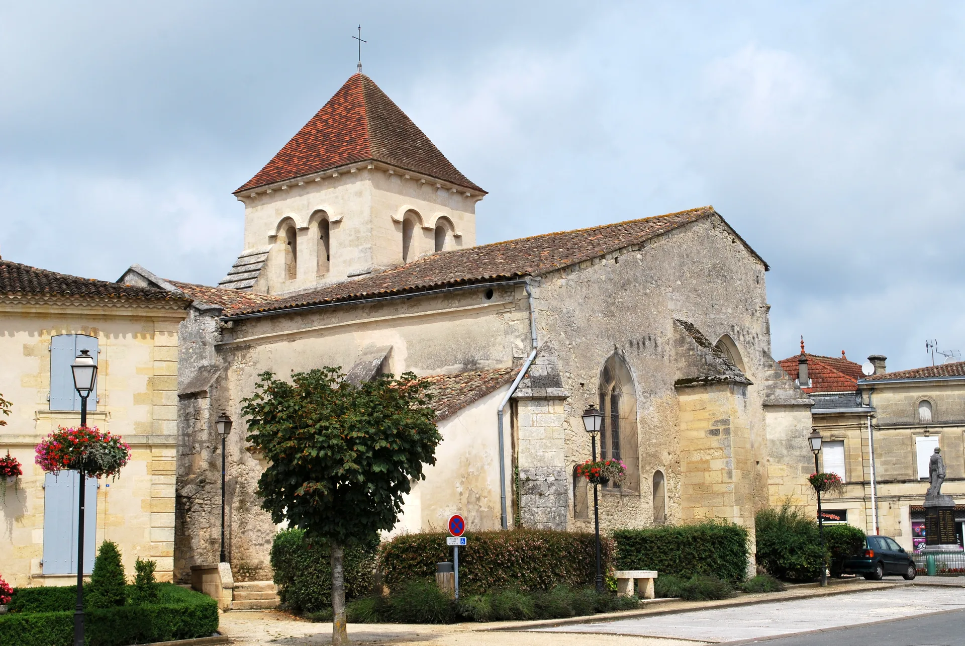 Lacs du Moulin Blanc à Saint-Christoly-de-Blaye — À 3,2 km du lac