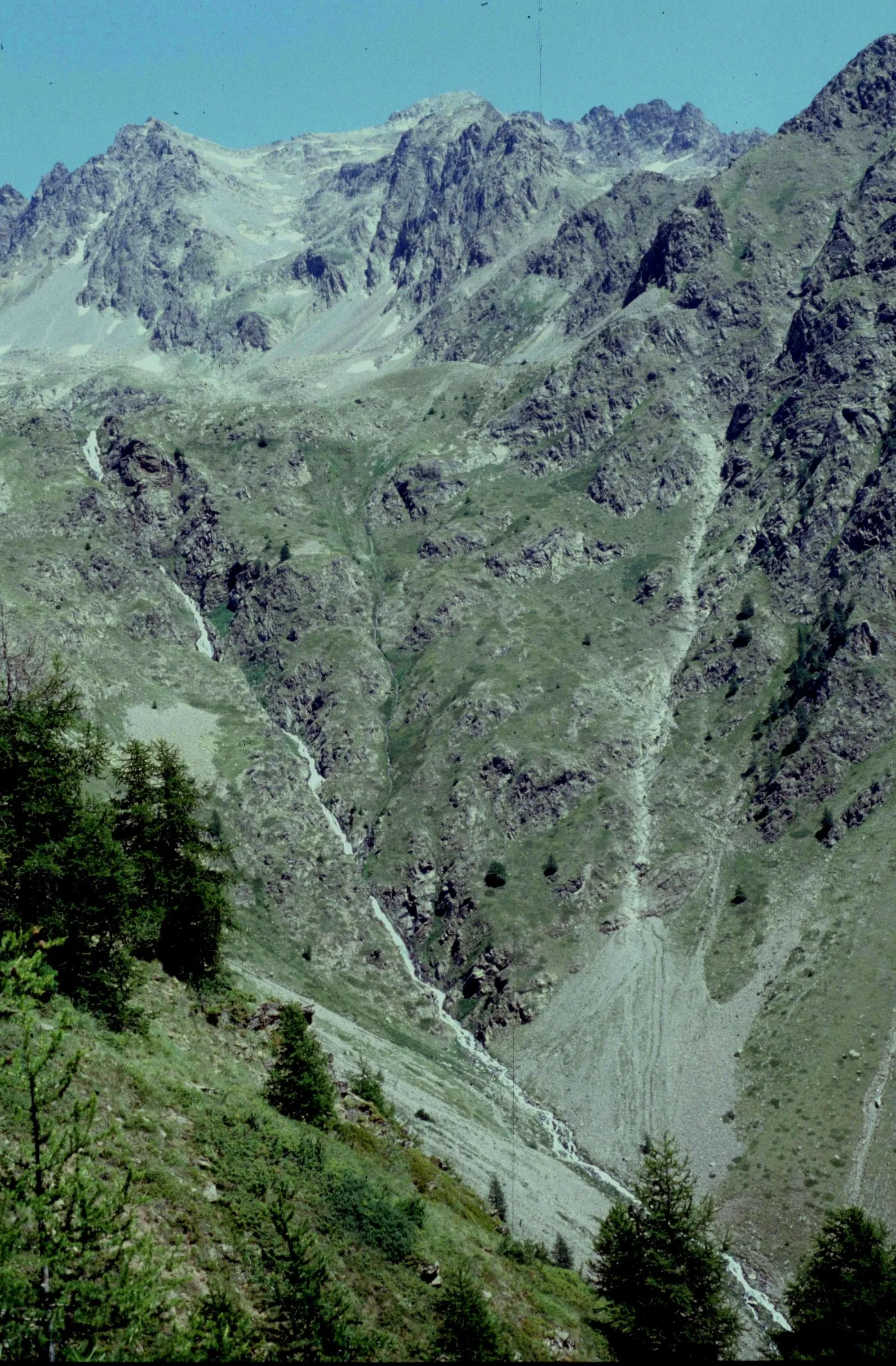 Lacs Varicles à Saint-Étienne-de-Tinée — À 906 m du lac
