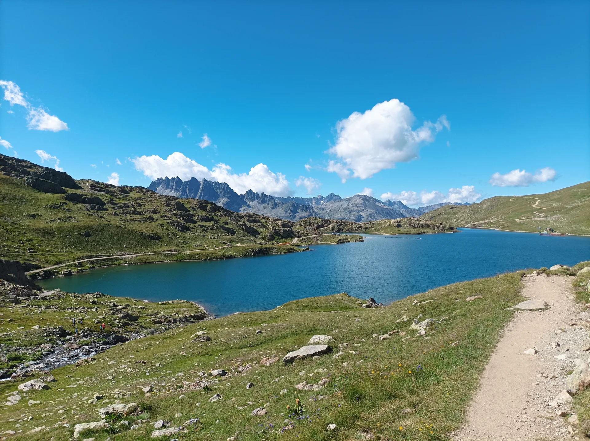 Le Grand Lac à Saint-Sorlin-d'Arves — À 591 m du lac