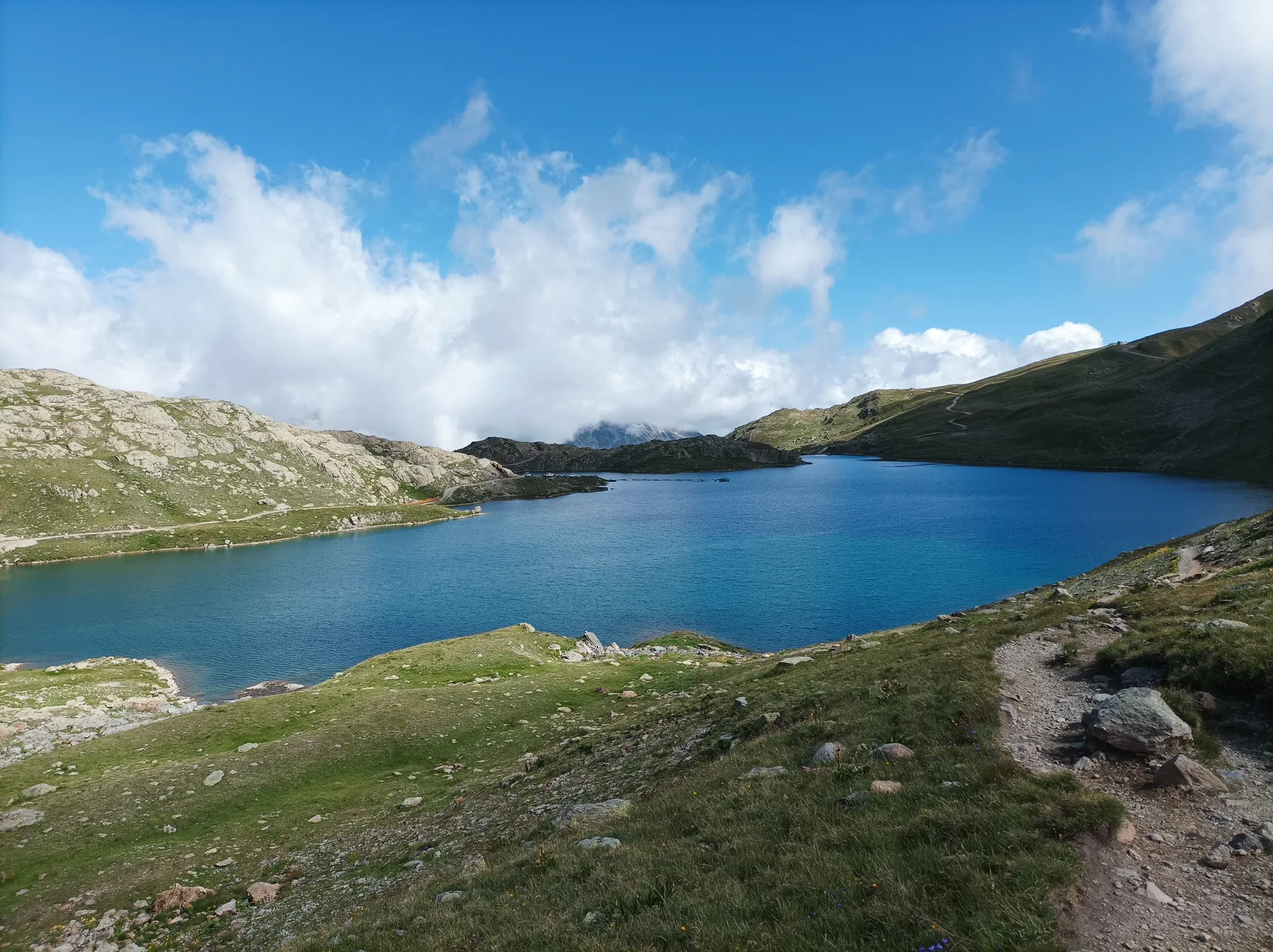 Le Grand Lac à Saint-Sorlin-d'Arves — À 619 m du lac