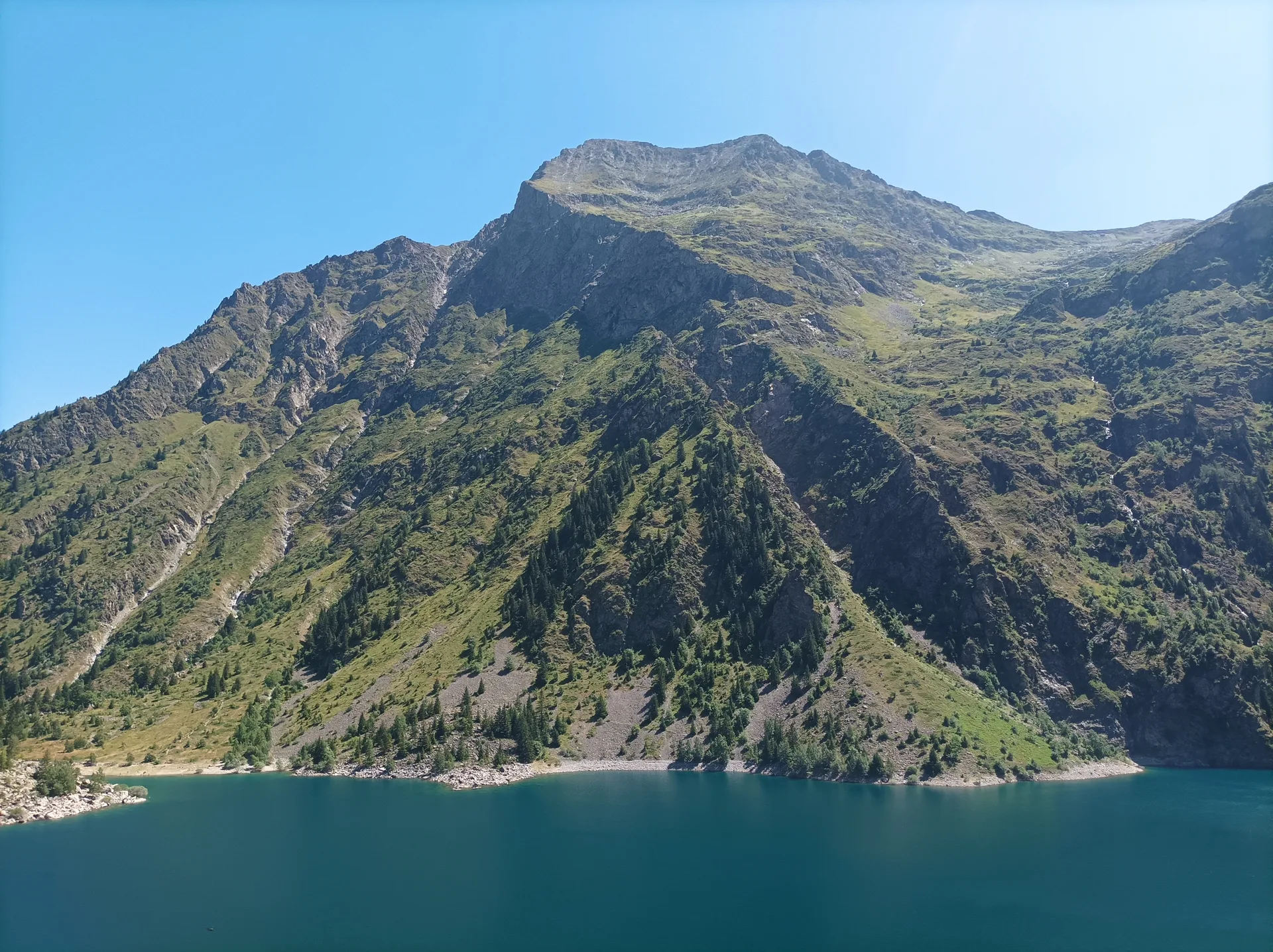 Le lac de Lauvitel à Le Bourg-d'Oisans — À 750 m du lac
