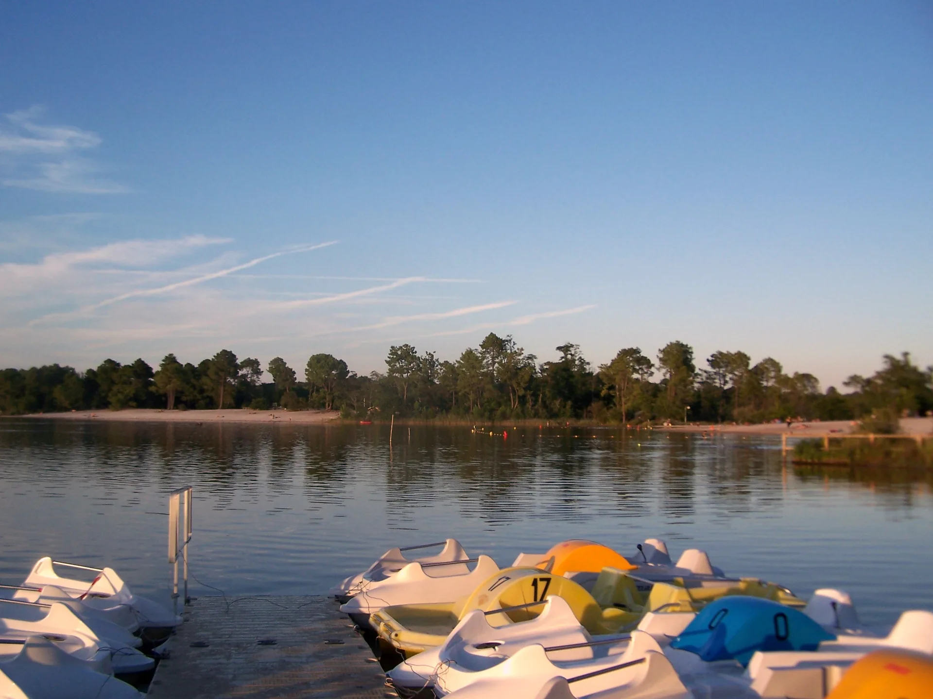 Le petit Lac de Bernadas. à Hostens — À 762 m du lac