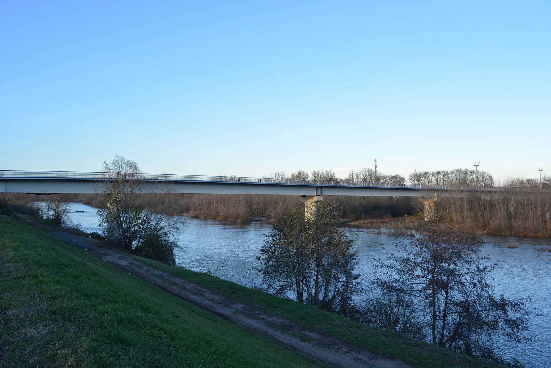 Le Plan d'eau de Neuvy à Neuvy — À 2,0 km du lac