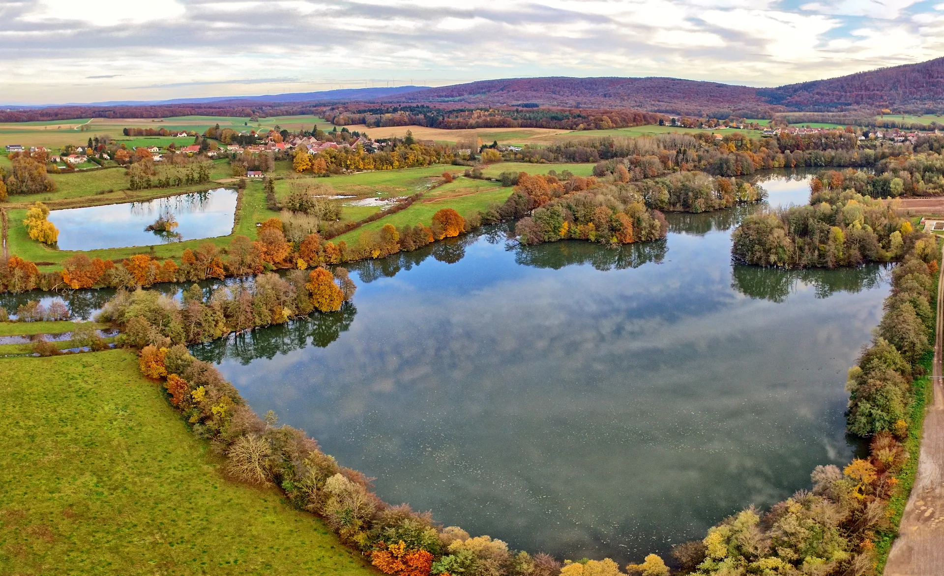 Les Ballastieres de Valleroy à Thurey-le-Mont — À 748 m du lac
