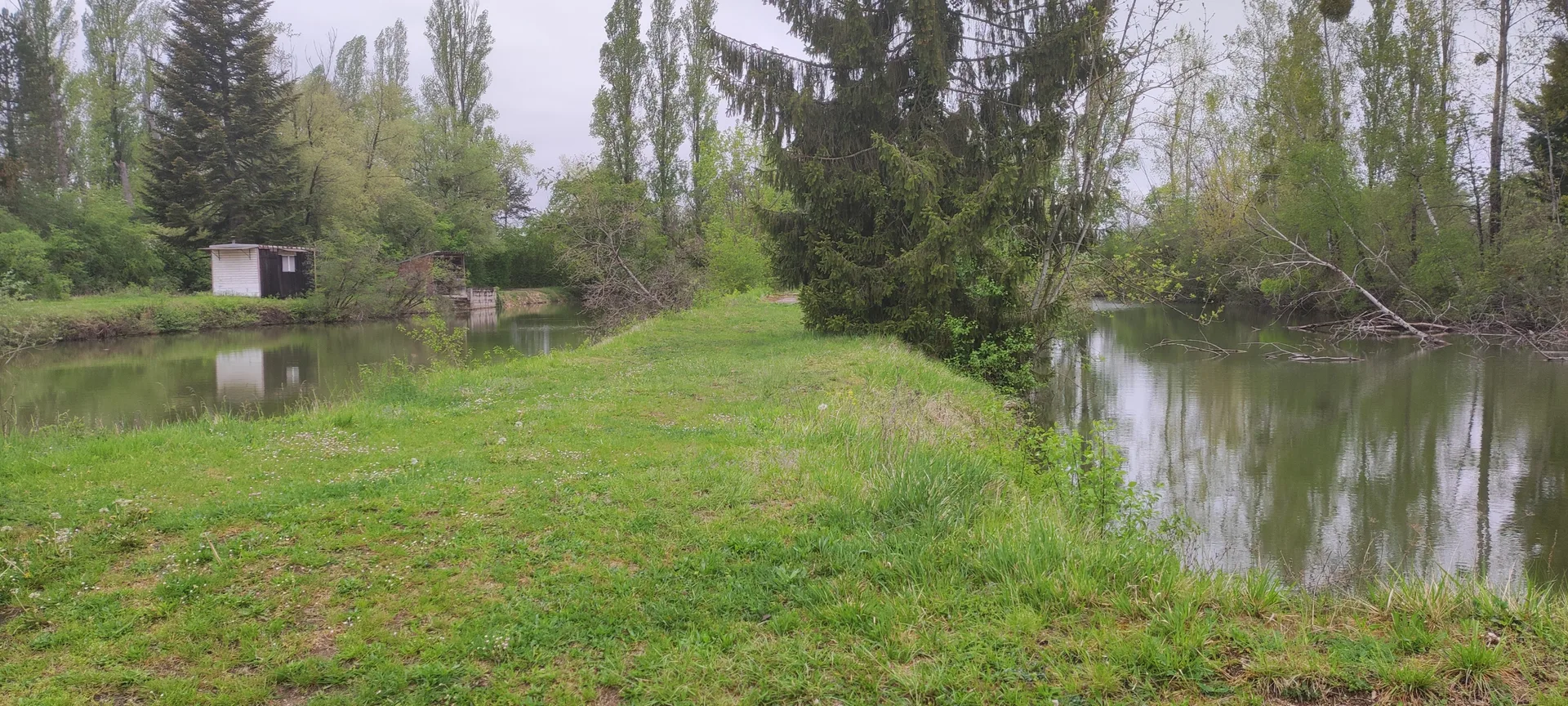 Les sablières de Bressey à Magny-sur-Tille — À 814 m du lac