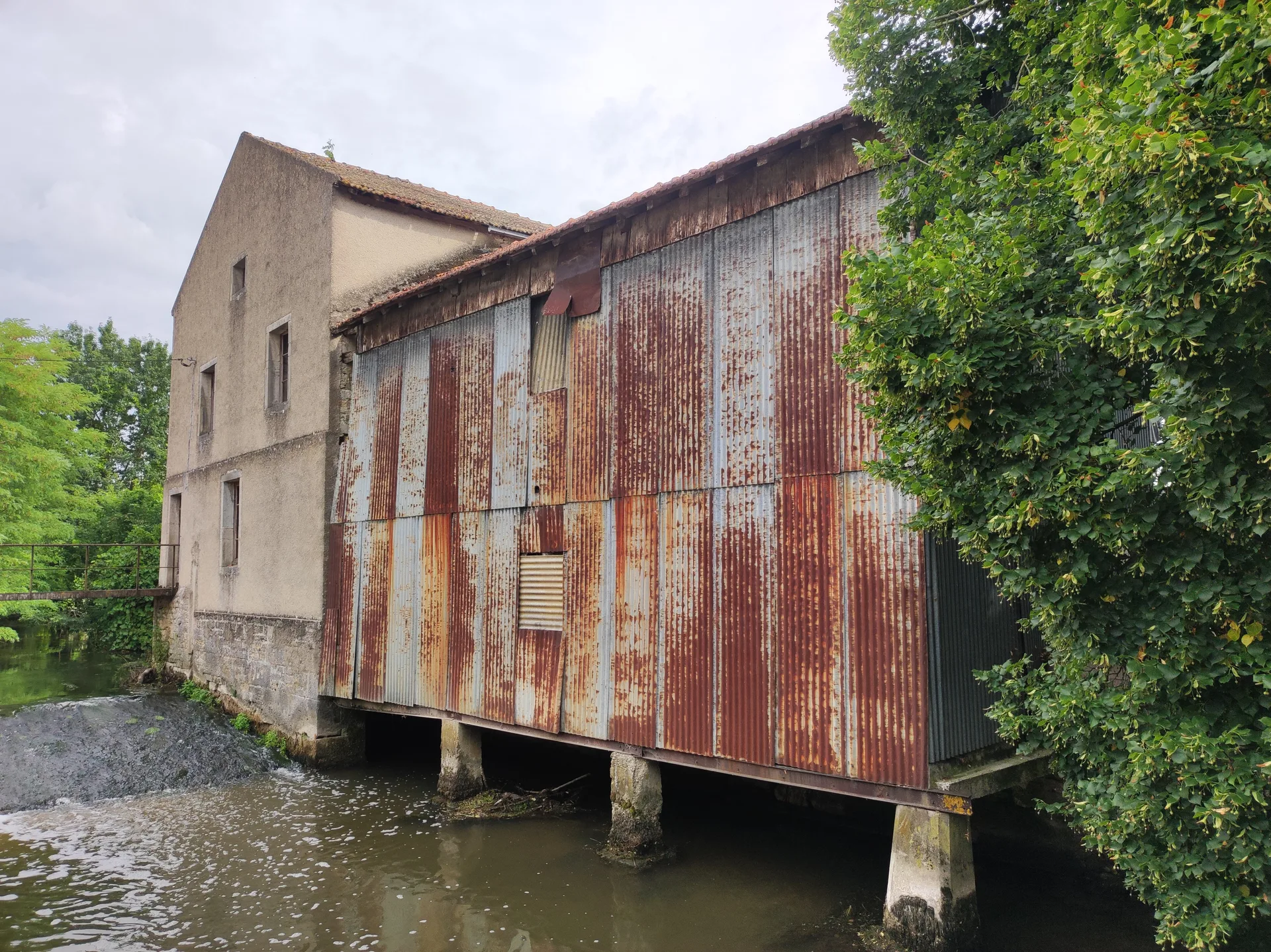 Les sablières de Bressey à Magny-sur-Tille — À 1,4 km du lac