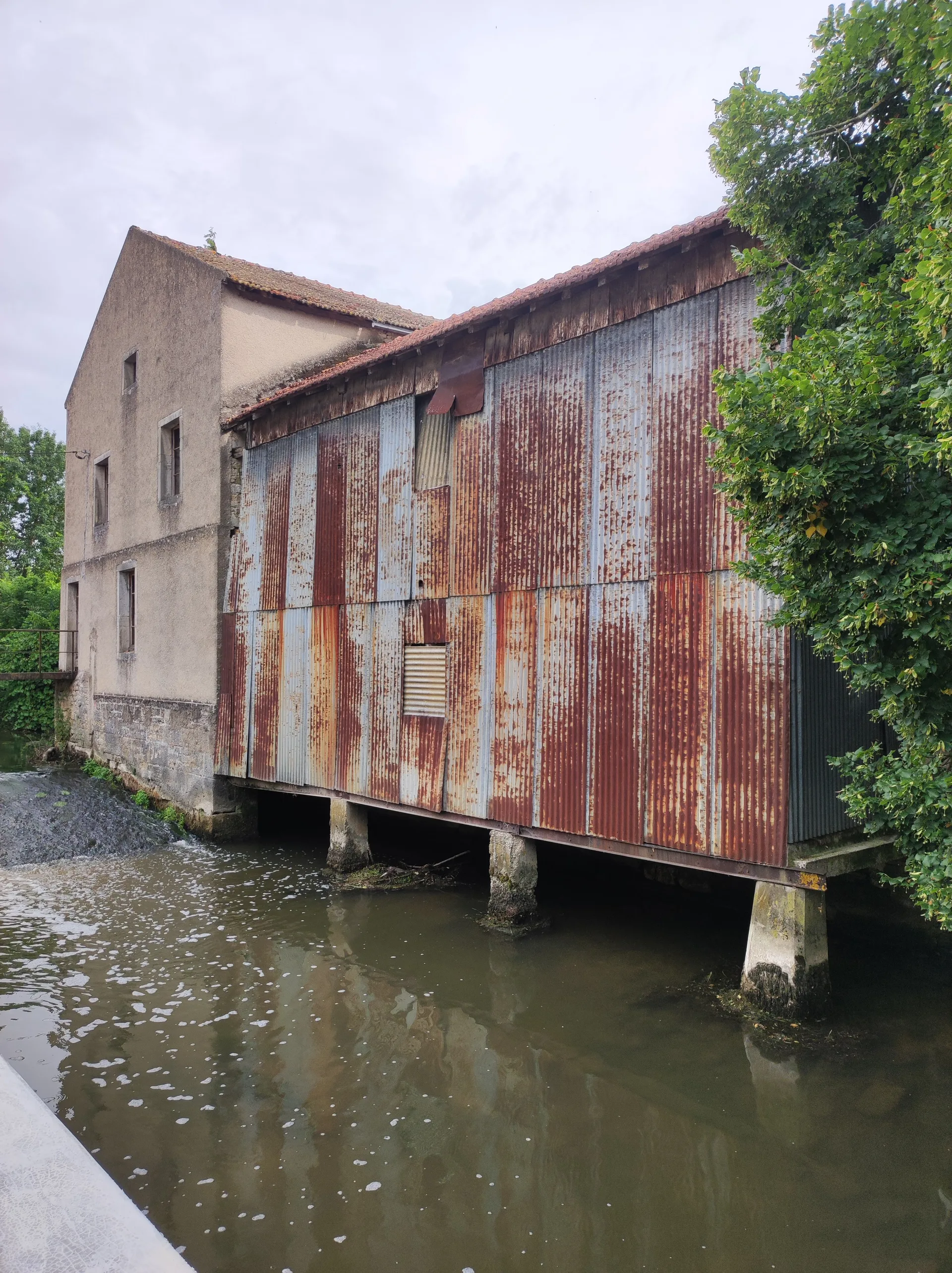 Les sablières de Bressey à Magny-sur-Tille — À 1,4 km du lac