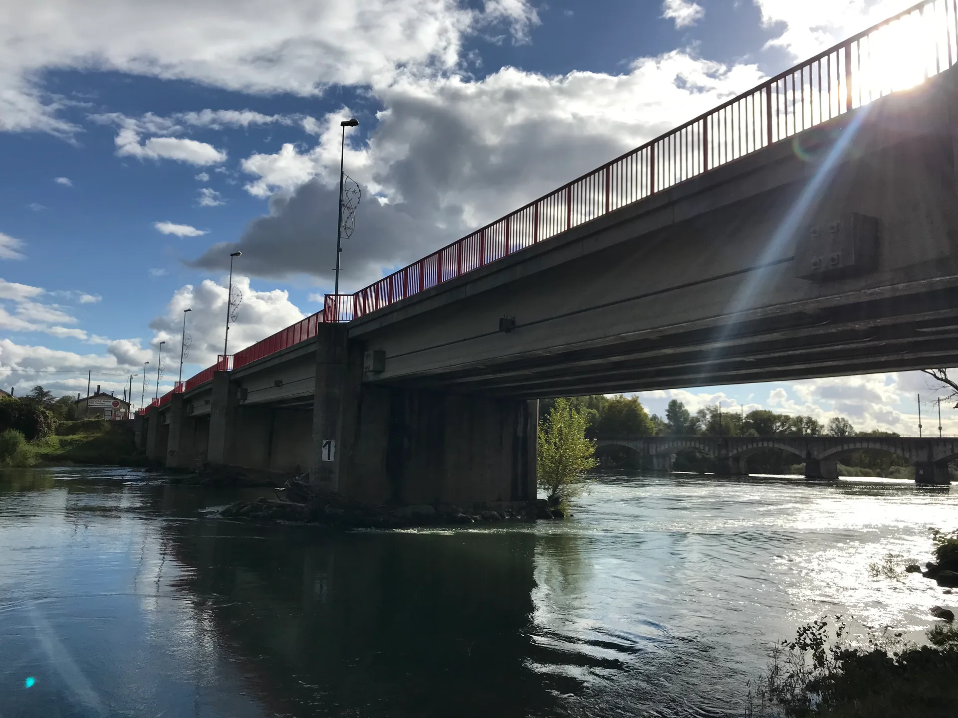 Lone Jolivet à Ambronay — À 1,5 km du lac