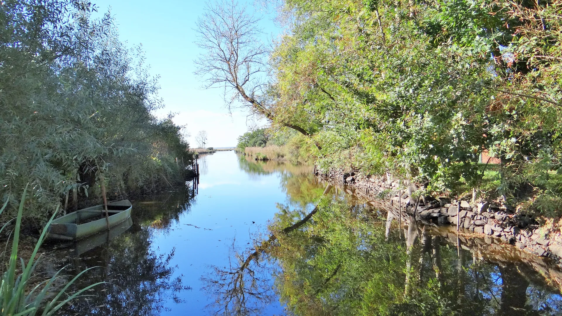 Marais de Grande Brière à Saint-Joachim — À 517 m du lac