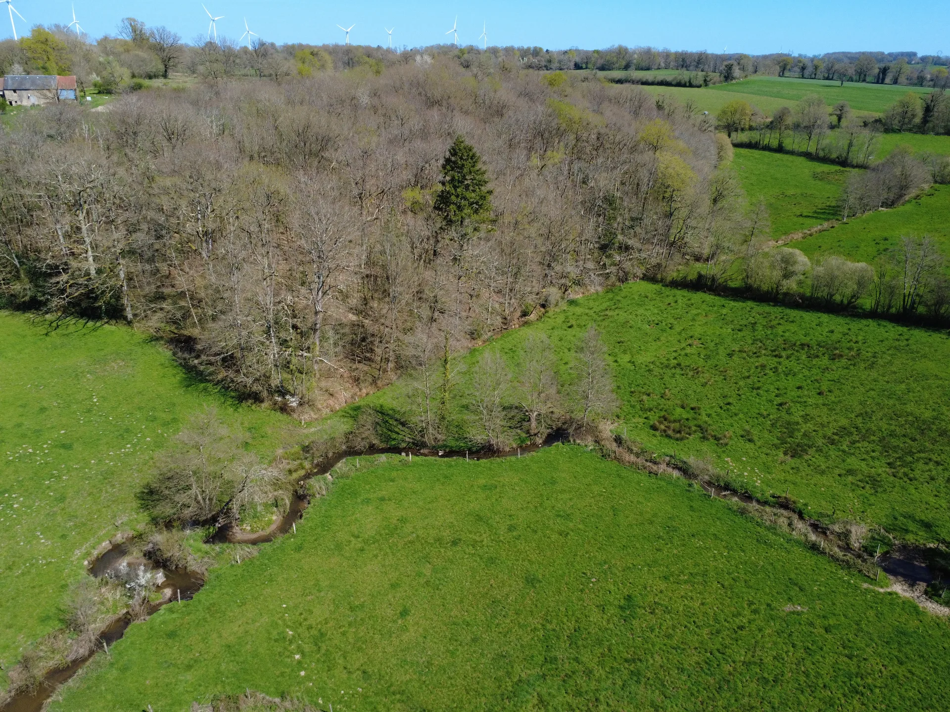 Mouhet l'Aumône à Mouhet — À 2,3 km du lac